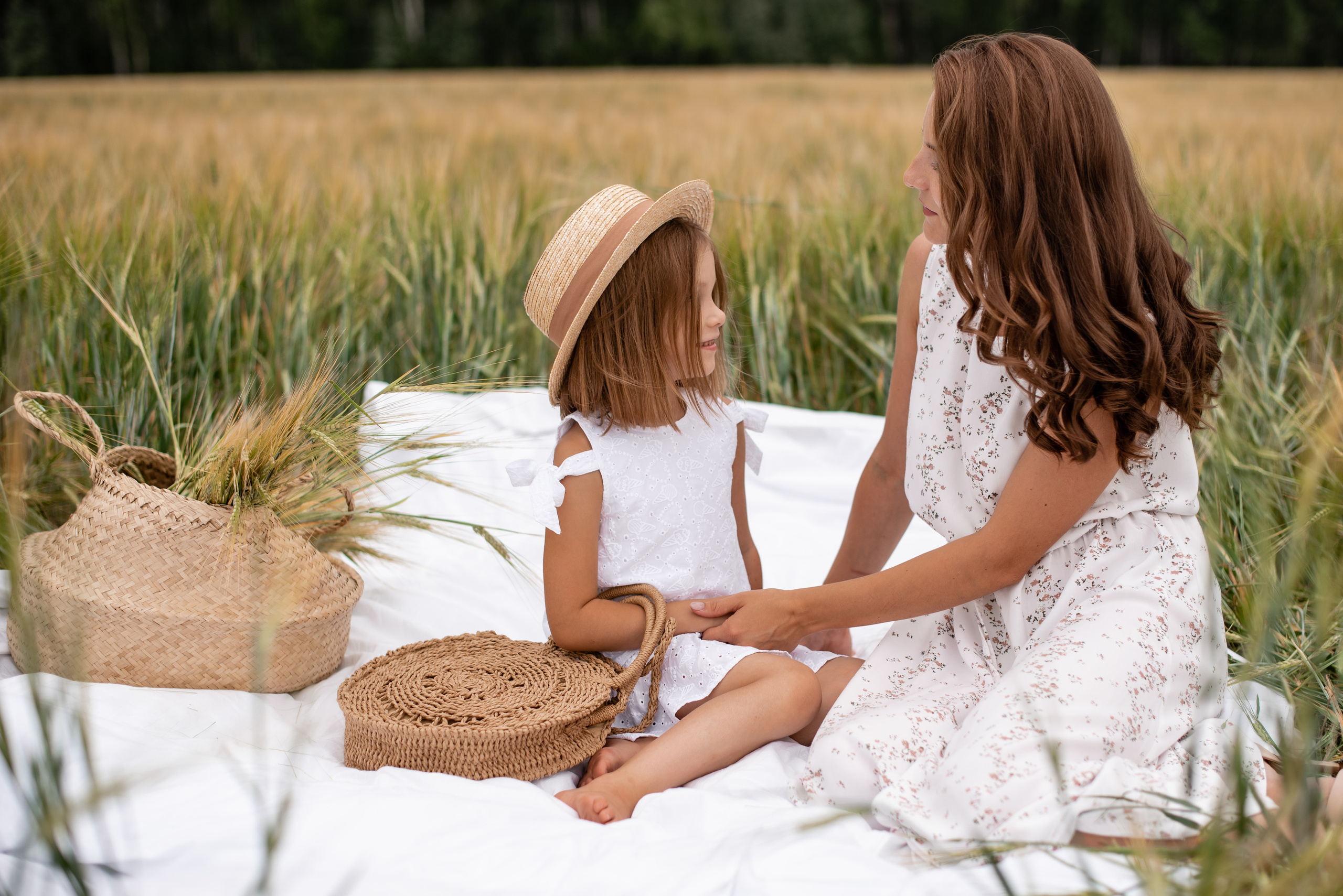 Семейная фотосессия в полях). Свадебный фотограф Тюмень Анастасия Битная