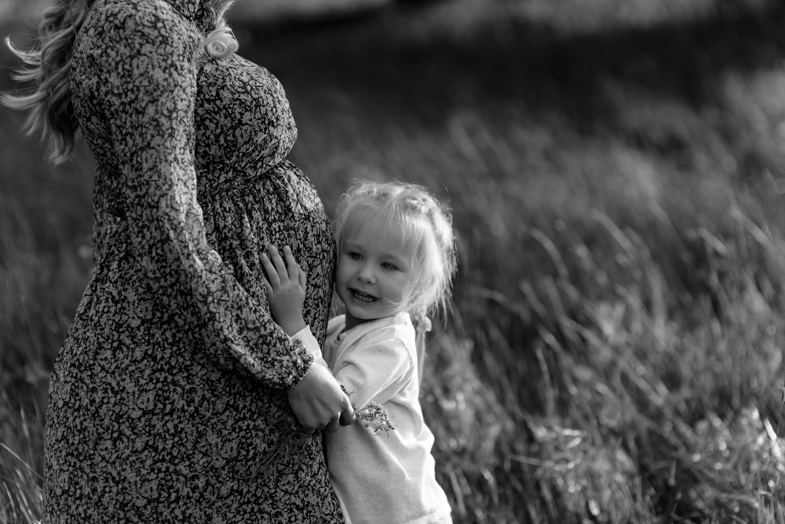 В ожидании, съемка в поле. Свадебный фотограф Тюмень Анастасия Битная