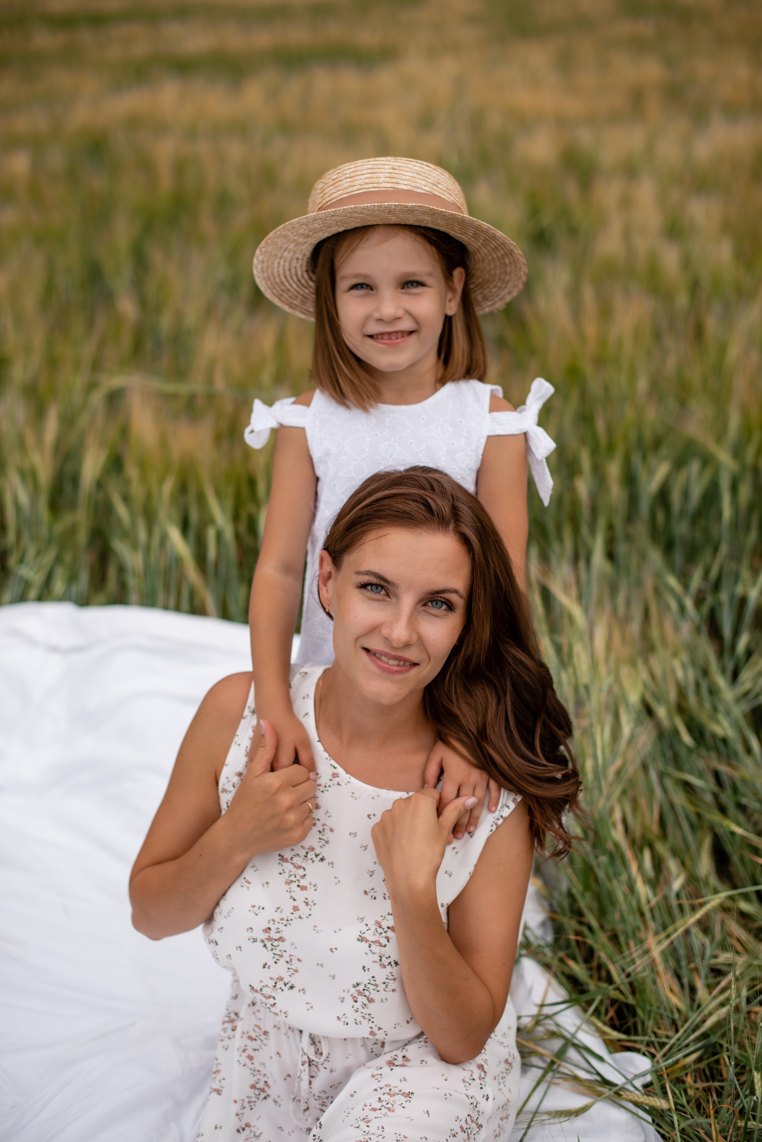 Семейная фотосессия в полях). Свадебный фотограф Тюмень Анастасия Битная