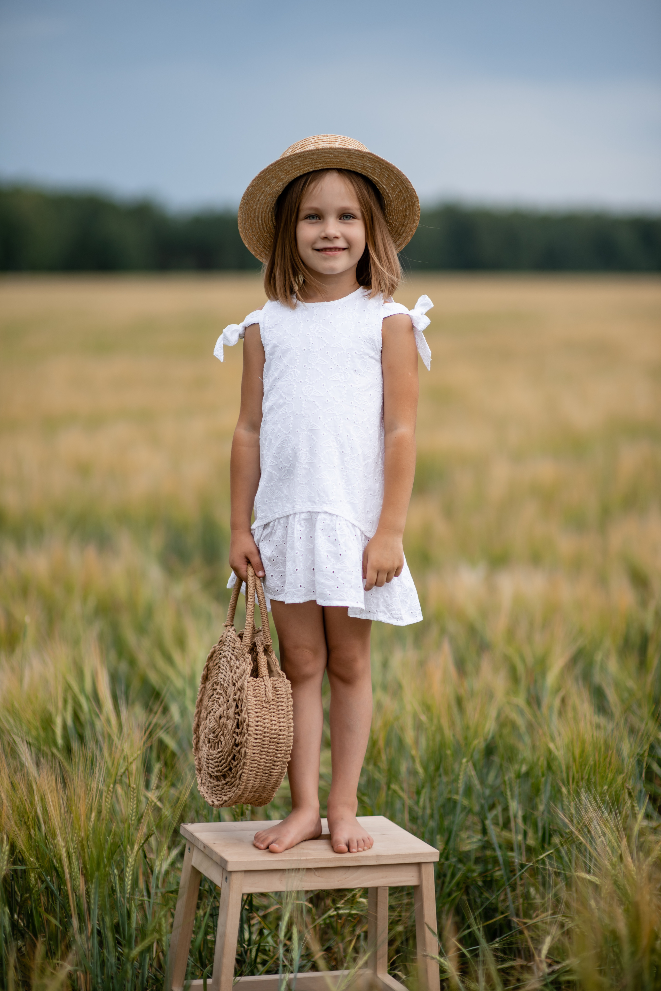 Семейная фотосессия в полях). Свадебный фотограф Тюмень Анастасия Битная