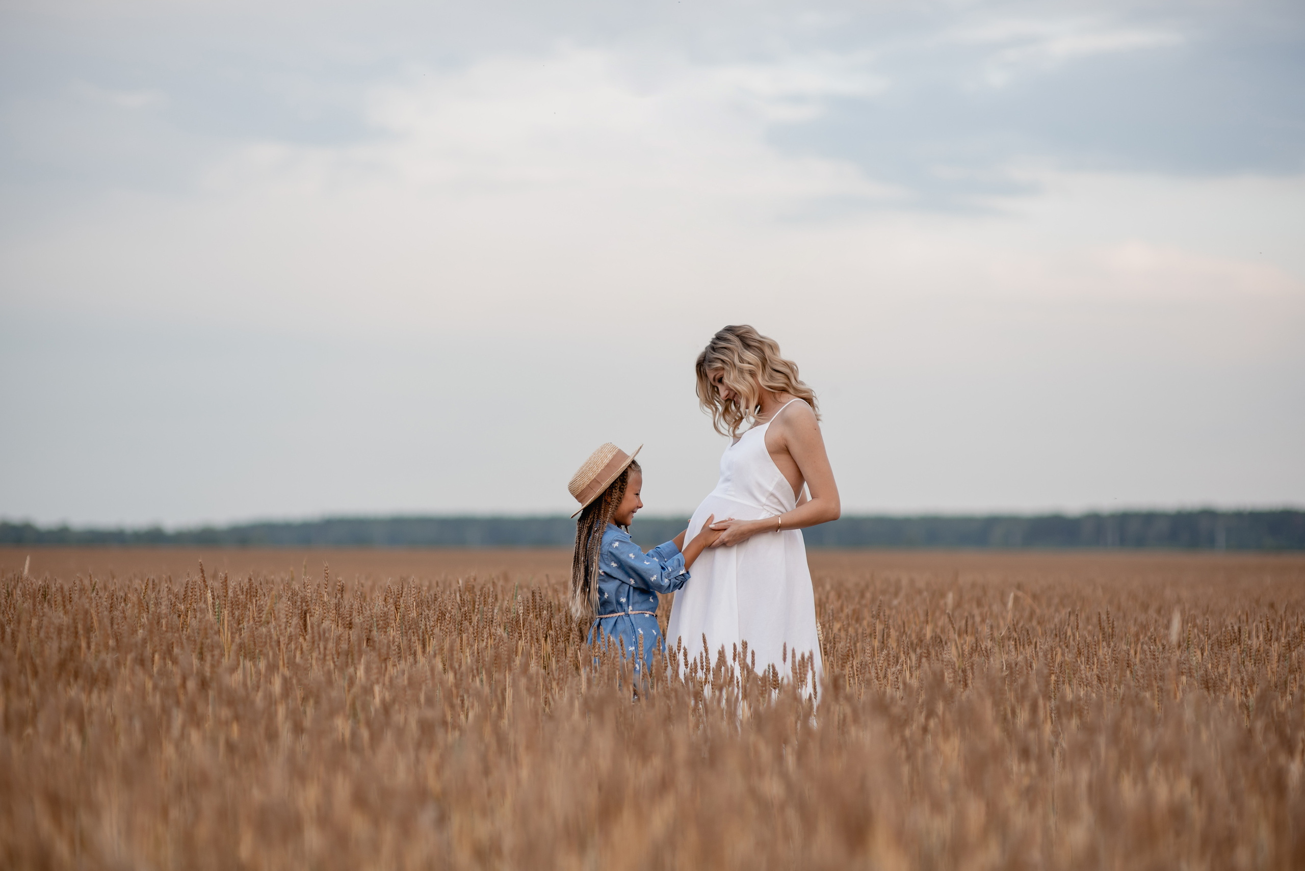 Анастасия со своей семьей в ожидании чуда. Свадебный фотограф Тюмень Анастасия Битная