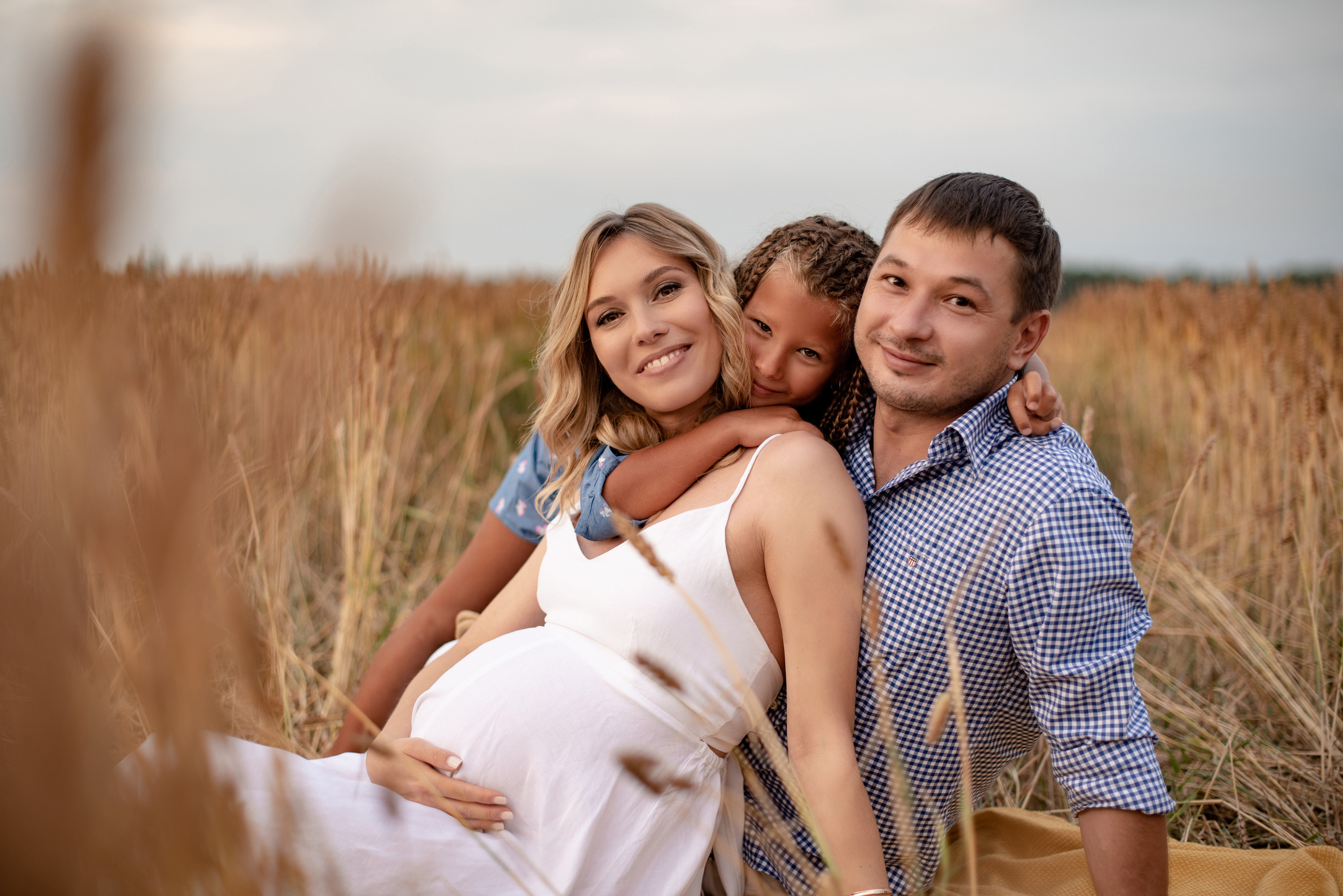 Анастасия со своей семьей в ожидании чуда. Свадебный фотограф Тюмень Анастасия Битная