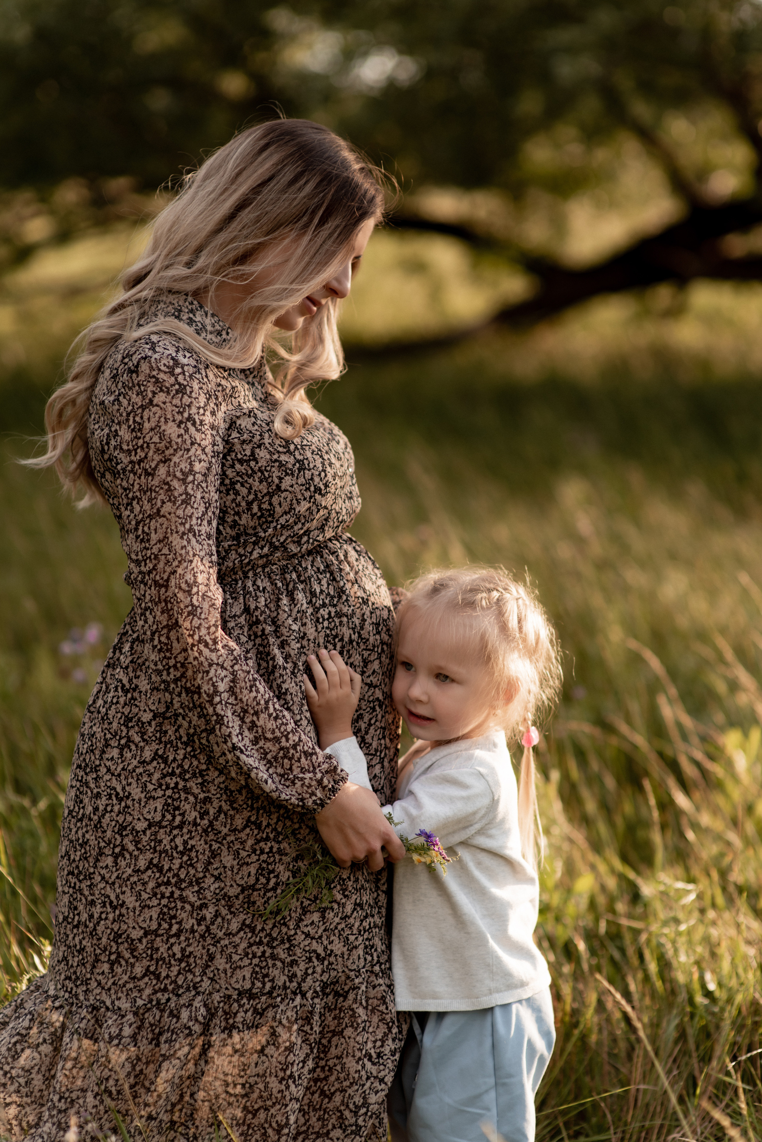 В ожидании, съемка в поле. Свадебный фотограф Тюмень Анастасия Битная