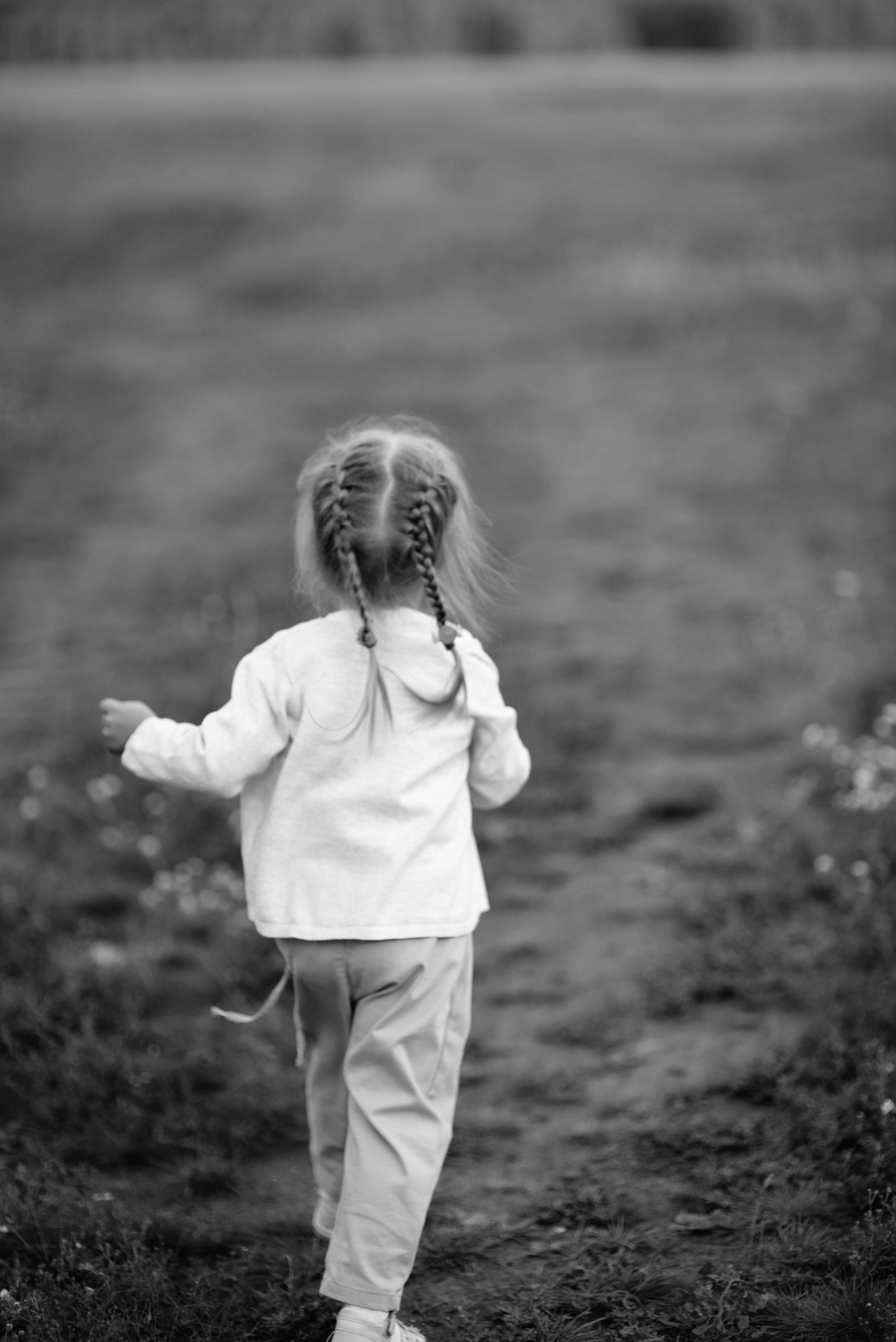 В ожидании, съемка в поле. Свадебный фотограф Тюмень Анастасия Битная