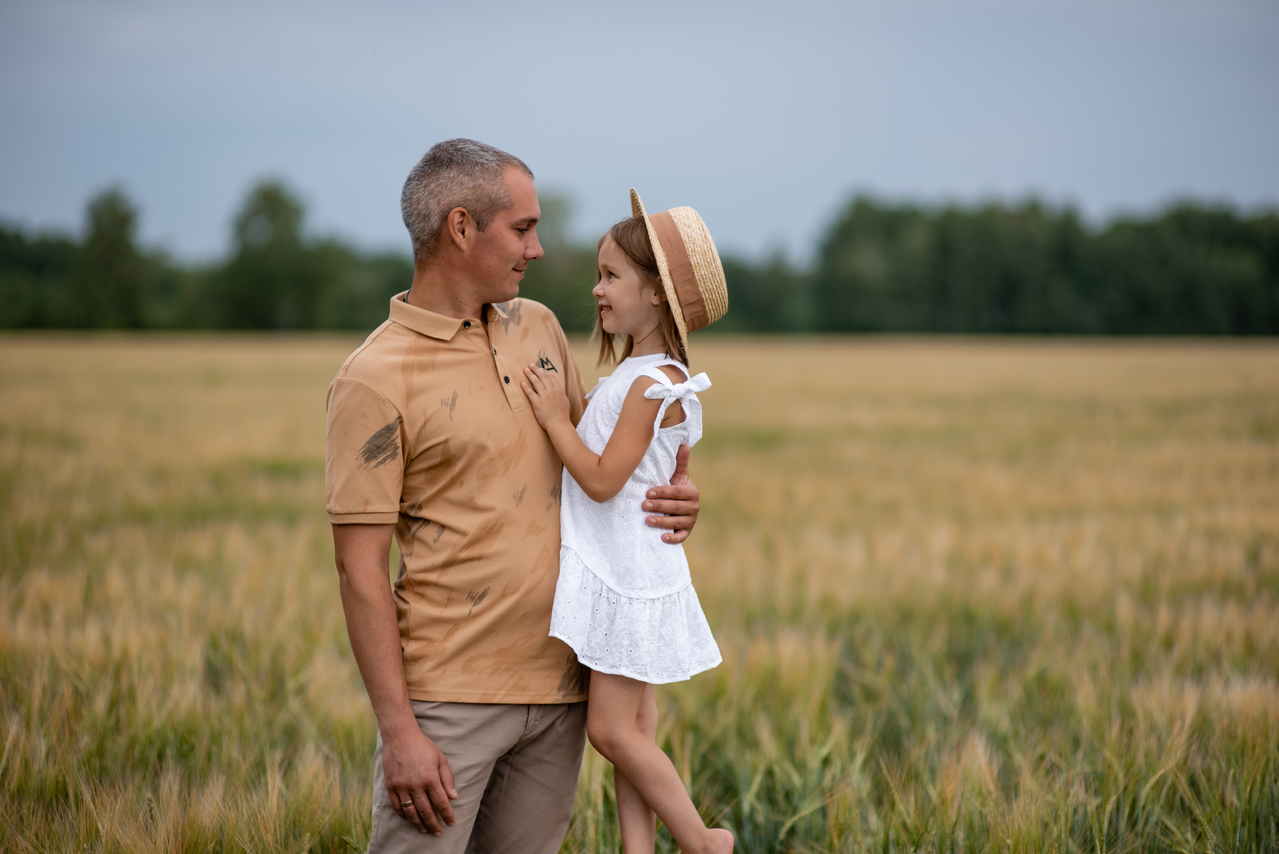 Семейная фотосессия в полях). Свадебный фотограф Тюмень Анастасия Битная