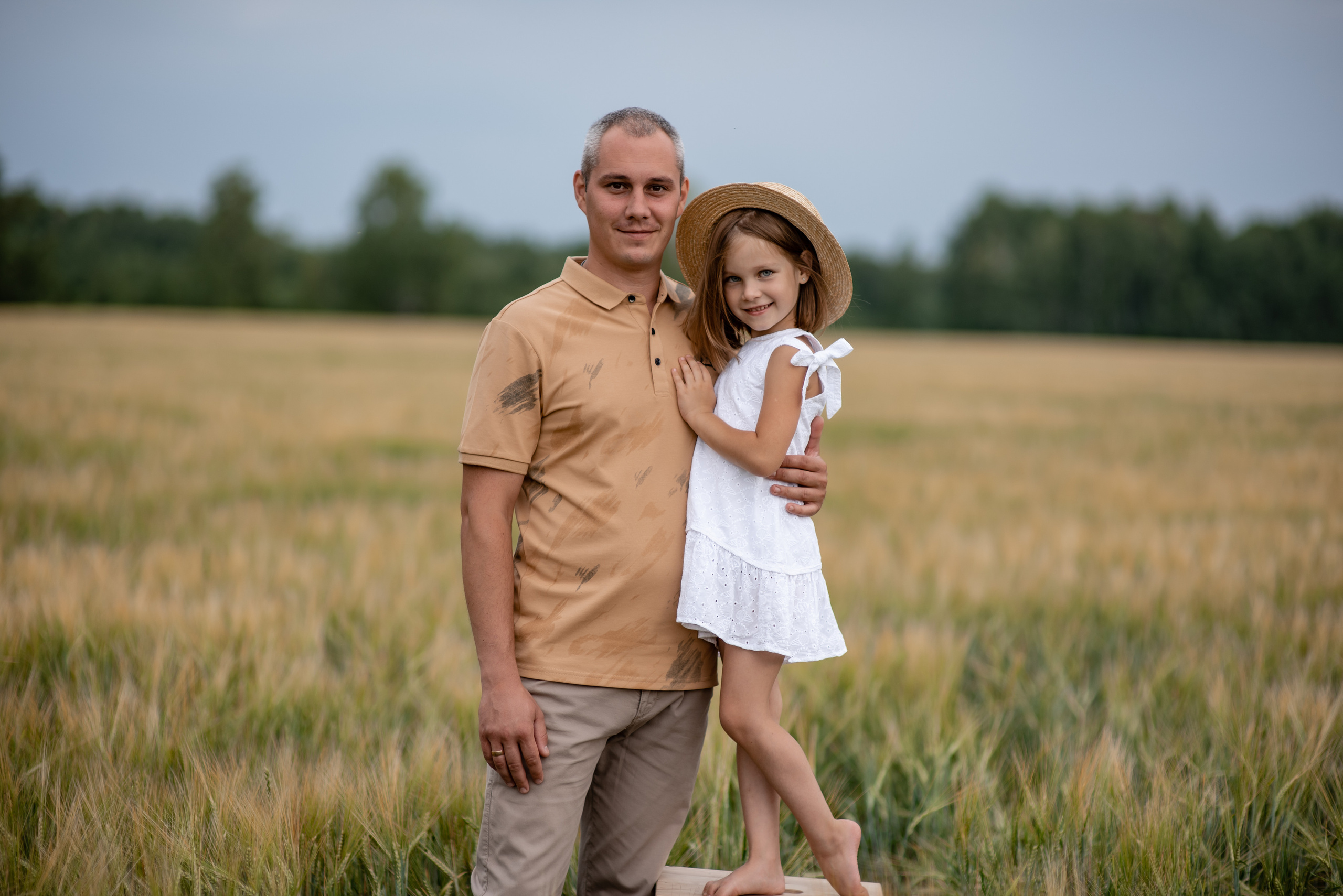 Семейная фотосессия в полях). Свадебный фотограф Тюмень Анастасия Битная