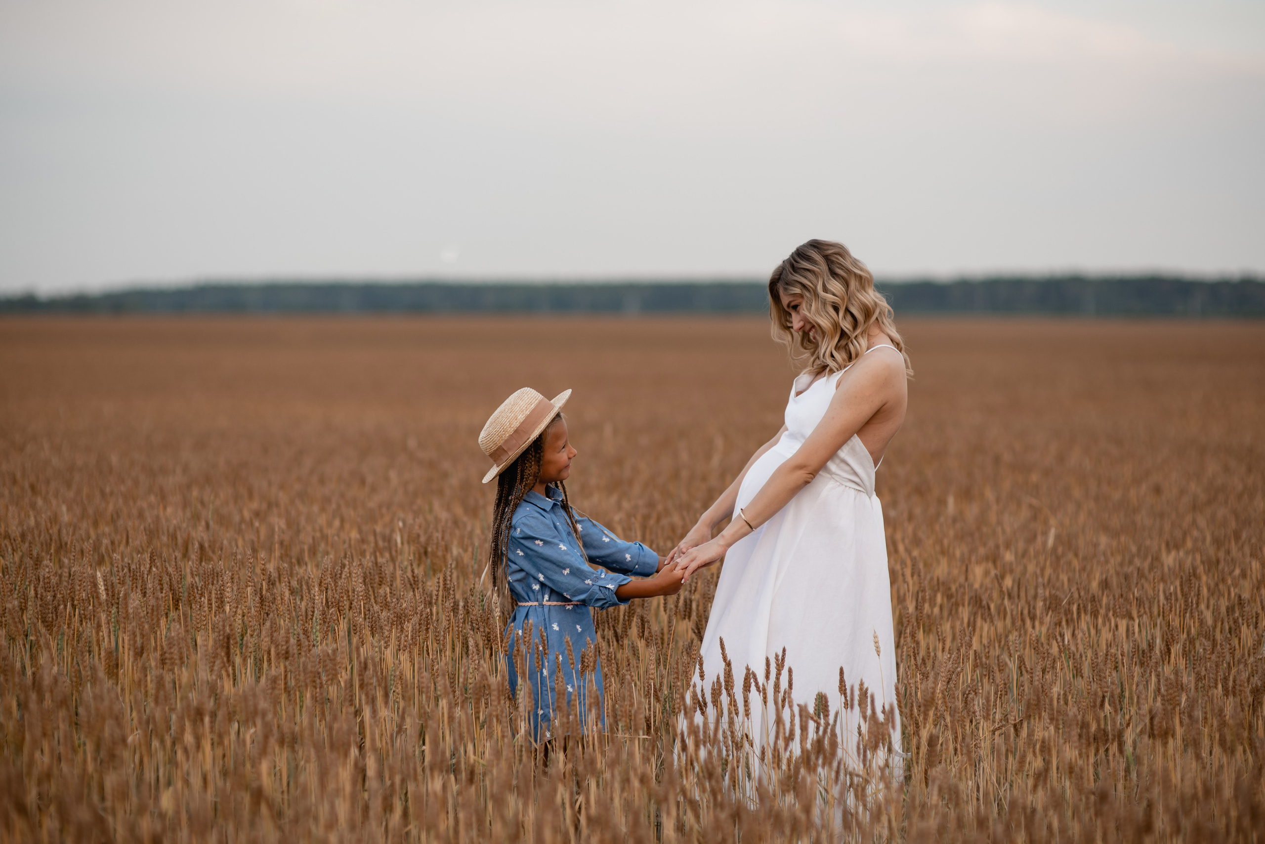 Анастасия со своей семьей в ожидании чуда. Свадебный фотограф Тюмень Анастасия Битная