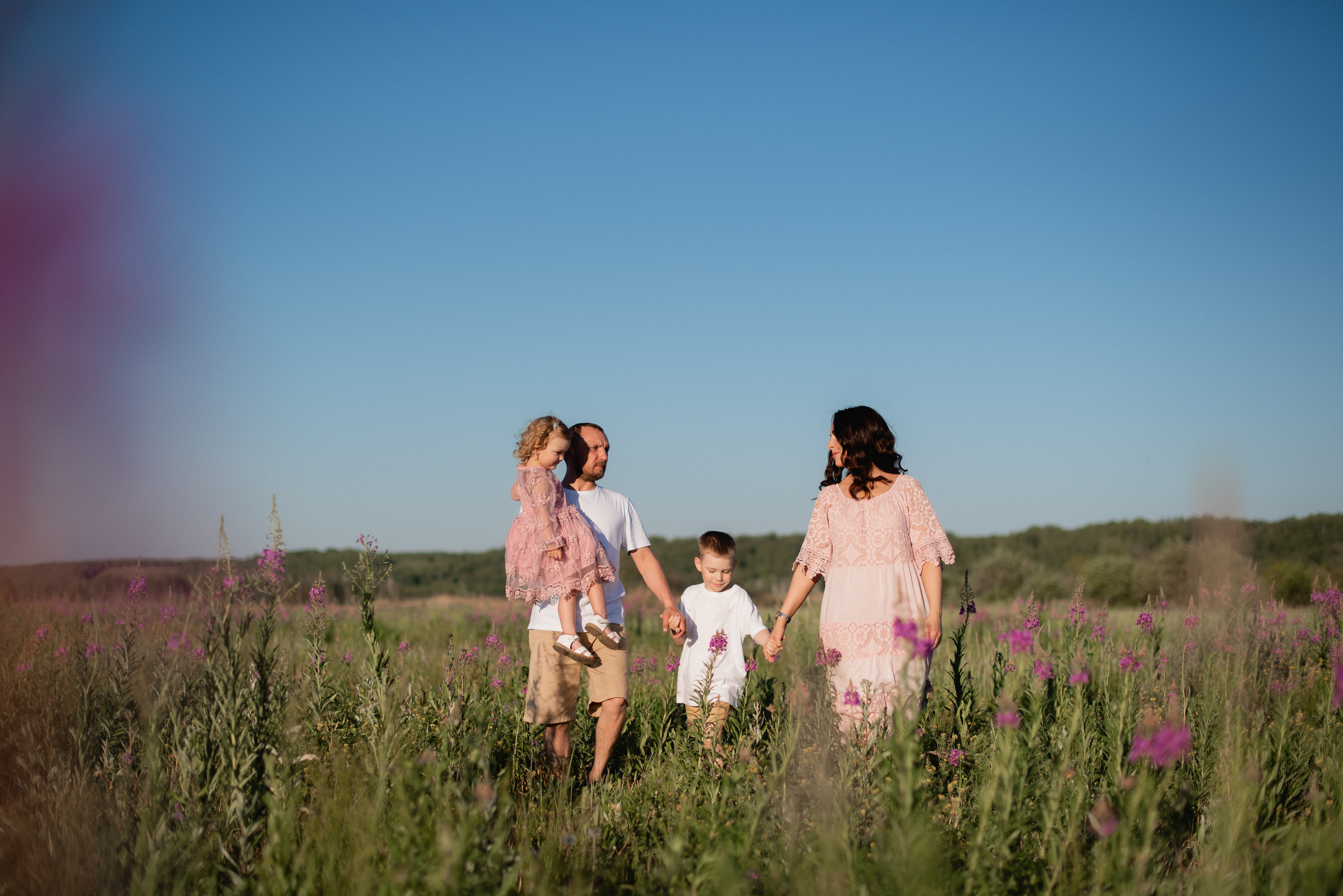 В цветущих полях. Свадебный фотограф Тюмень Анастасия Битная