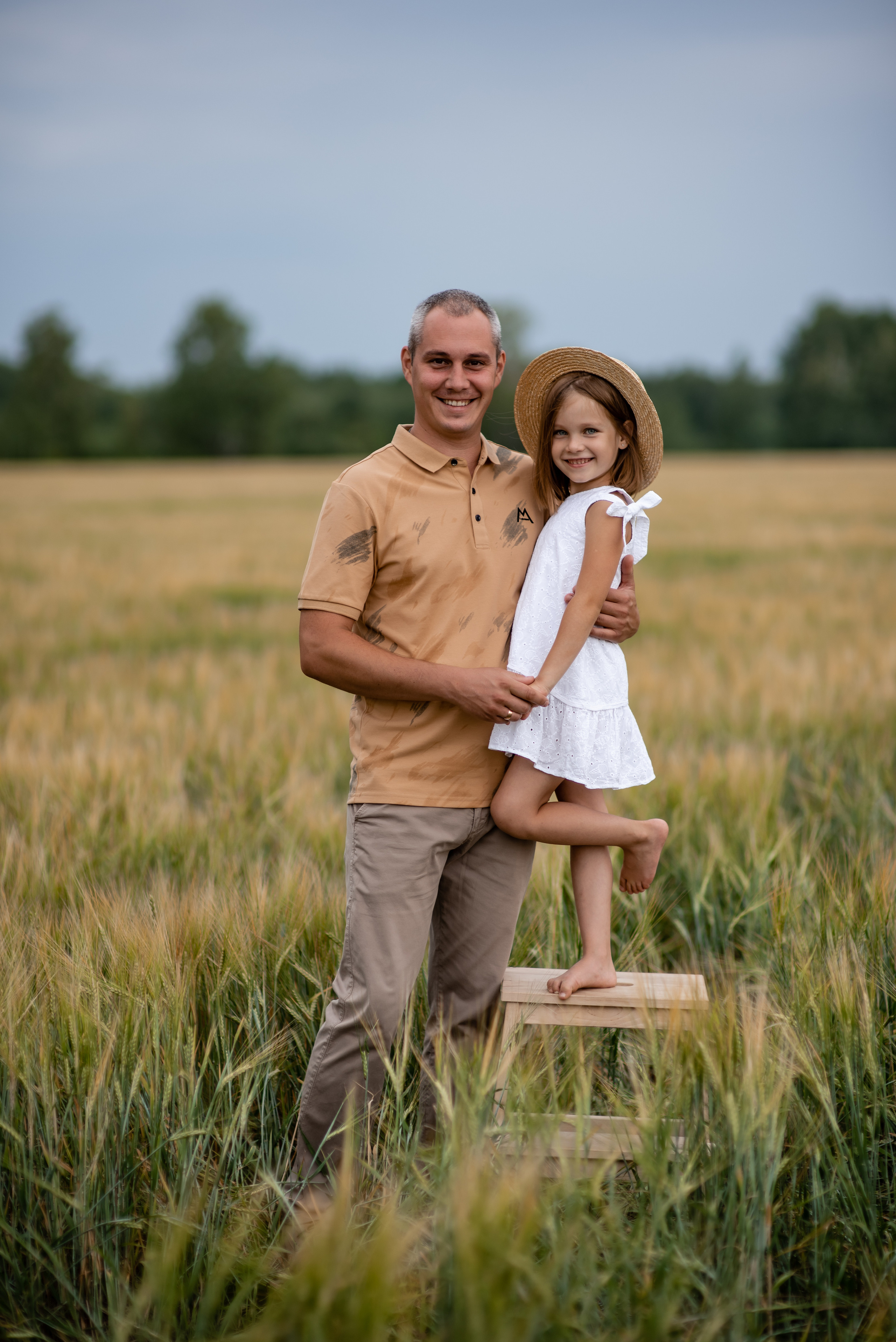 Семейная фотосессия в полях). Свадебный фотограф Тюмень Анастасия Битная