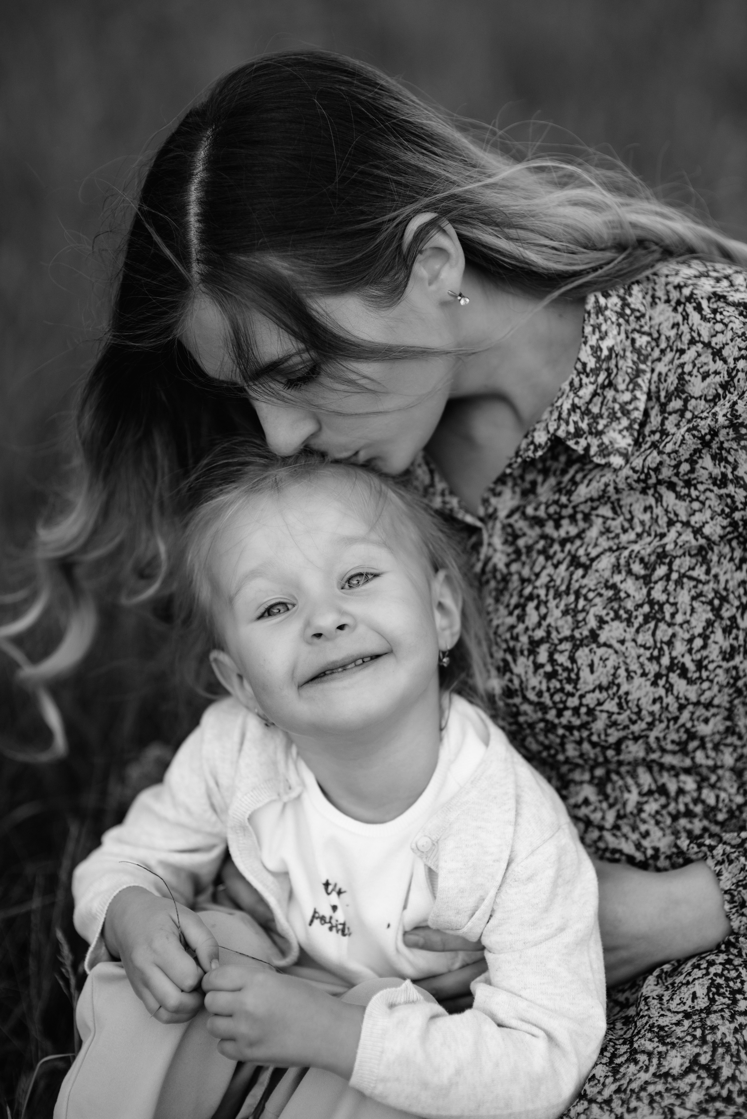 В ожидании, съемка в поле. Свадебный фотограф Тюмень Анастасия Битная