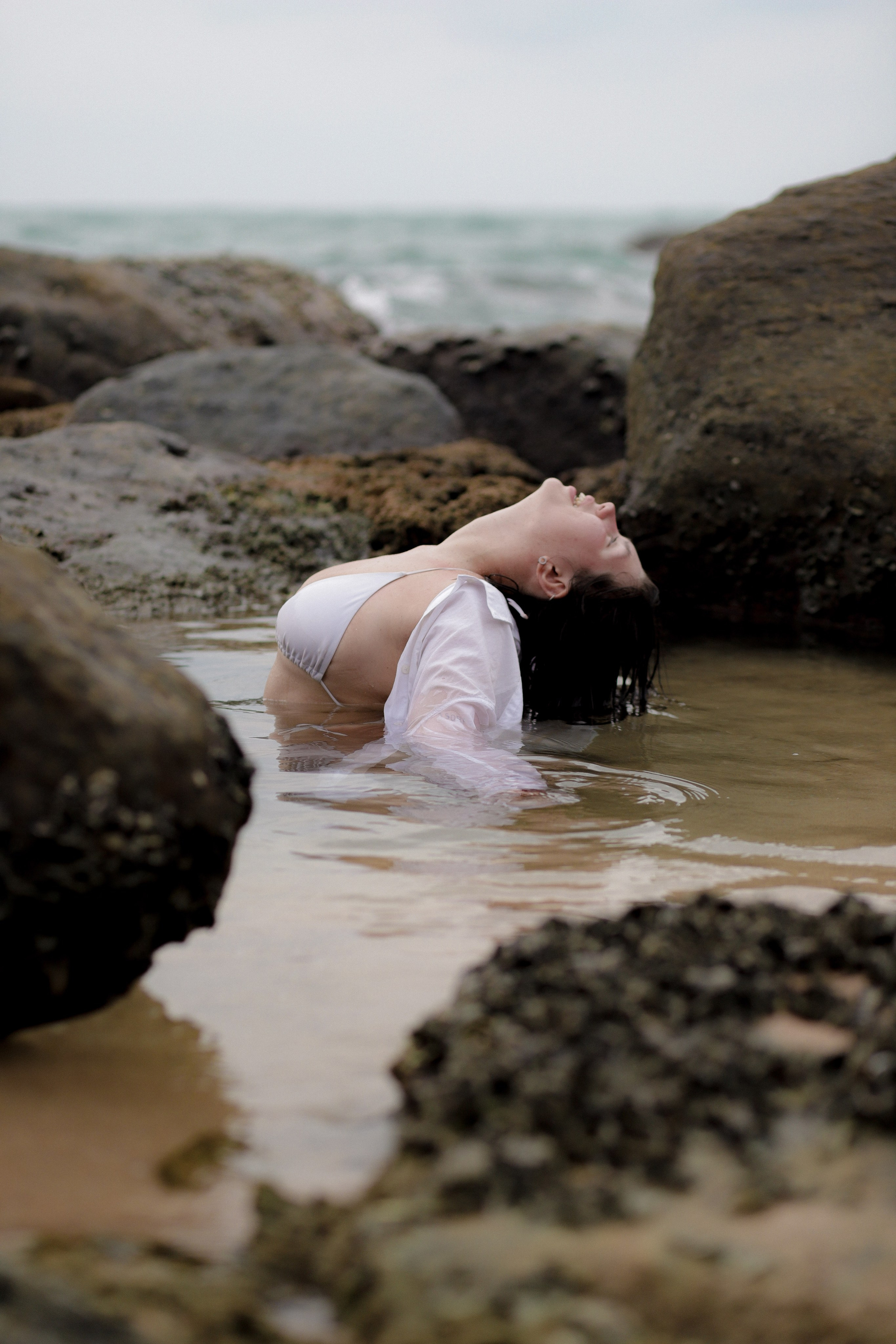 Фотосессия в Хиккадуве: романтичные кадры среди камней и волн. Фотограф на Шри-Ланке