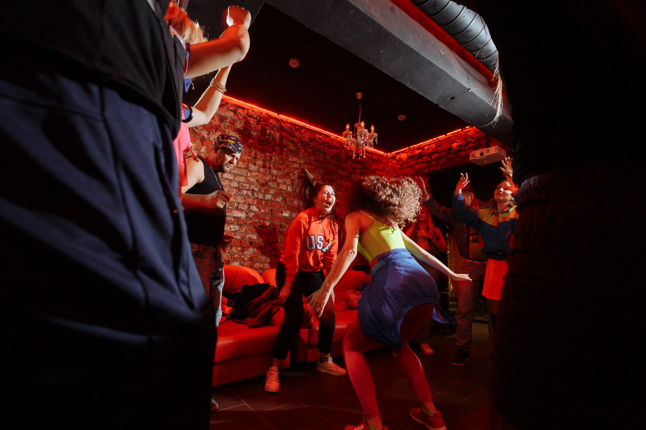 День рождения Кати в стиле 90-00х. Событийный фотограф Максим Бескоровайновнов