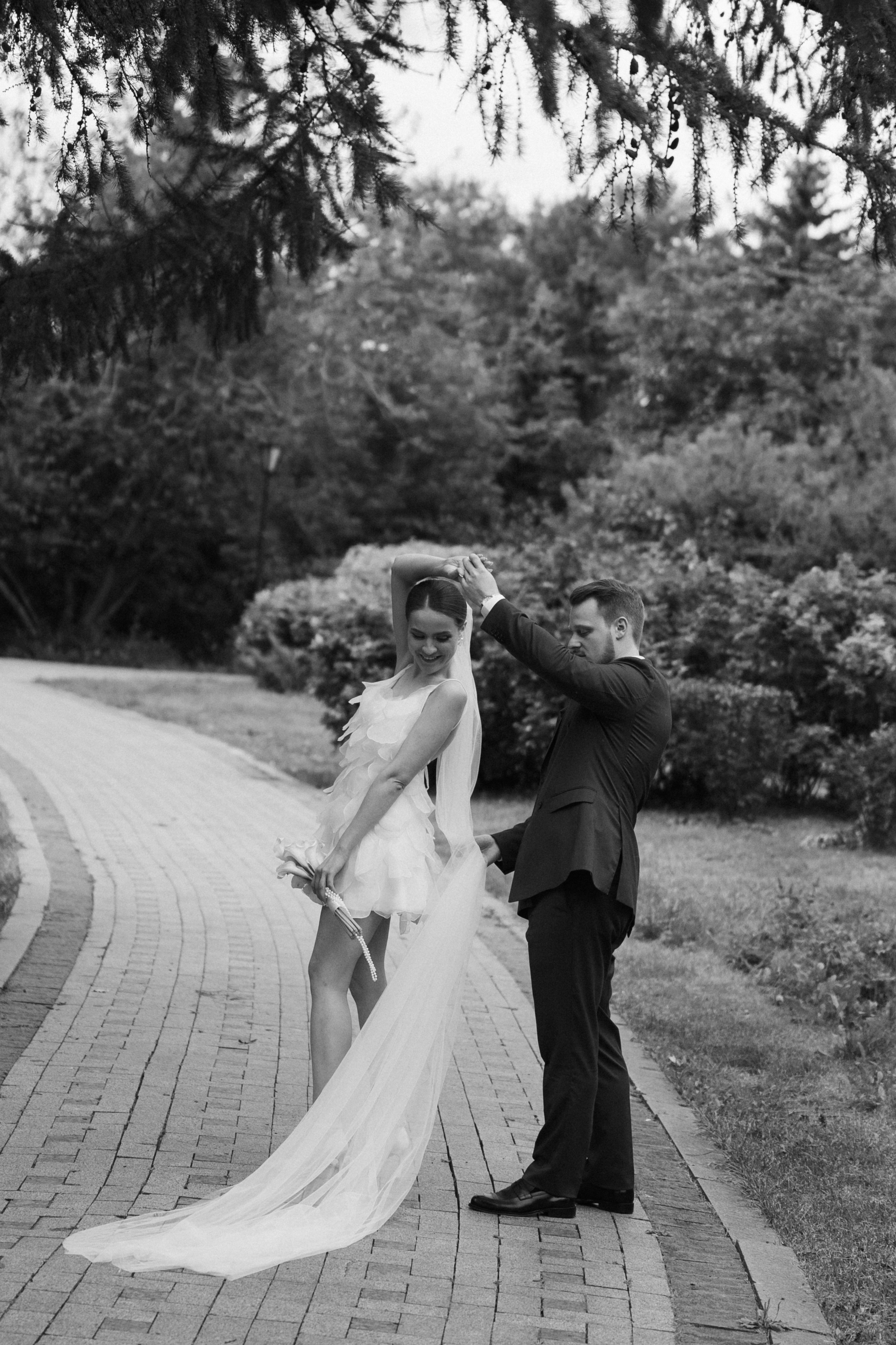 Ирина и Алексей | прогулка Котельническая наб. Свадебный фотограф Москва Анастасия Храмова