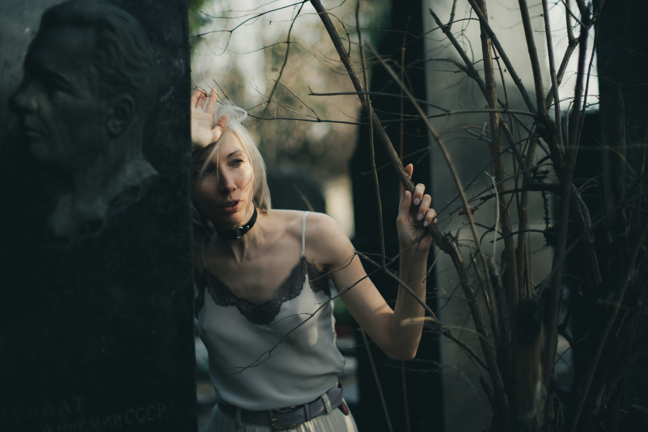 Portrats. Street style walking on Cemetery