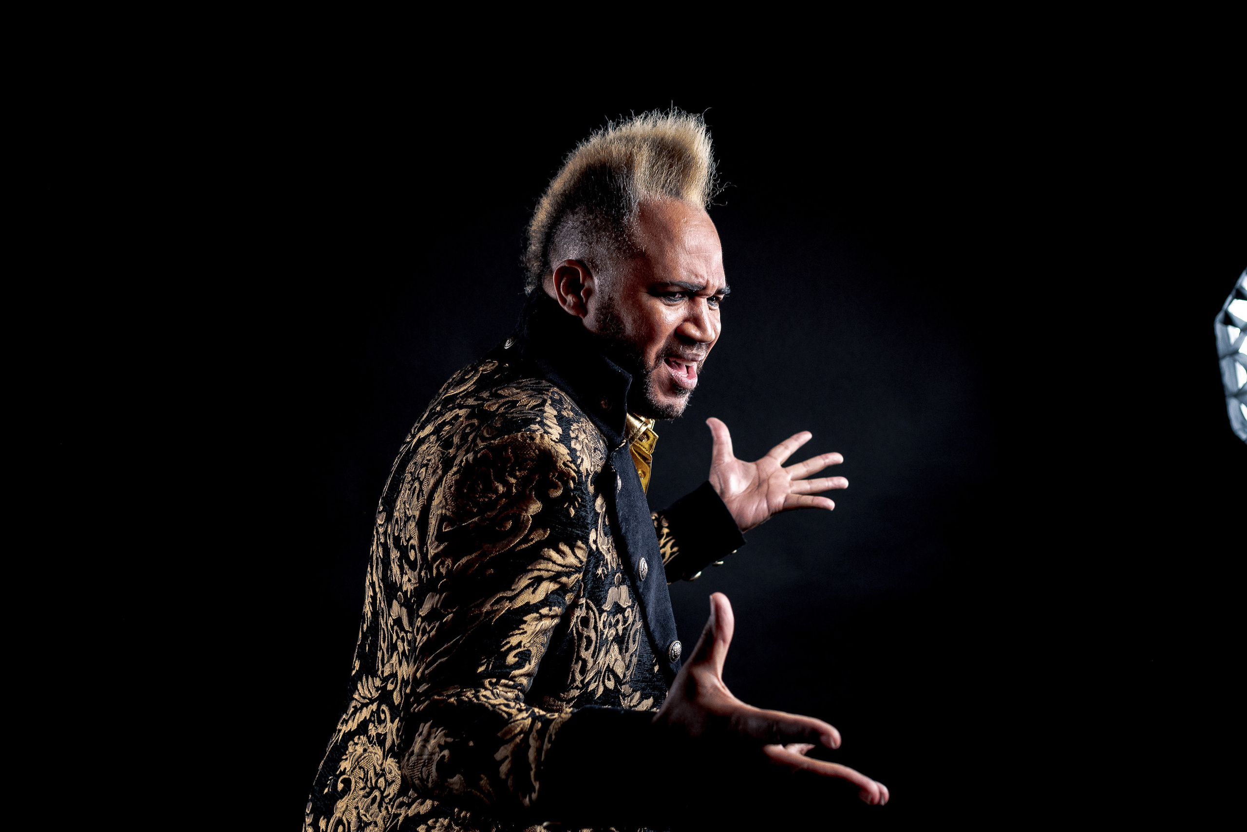 Фотосъемка музыканта для social media в студии