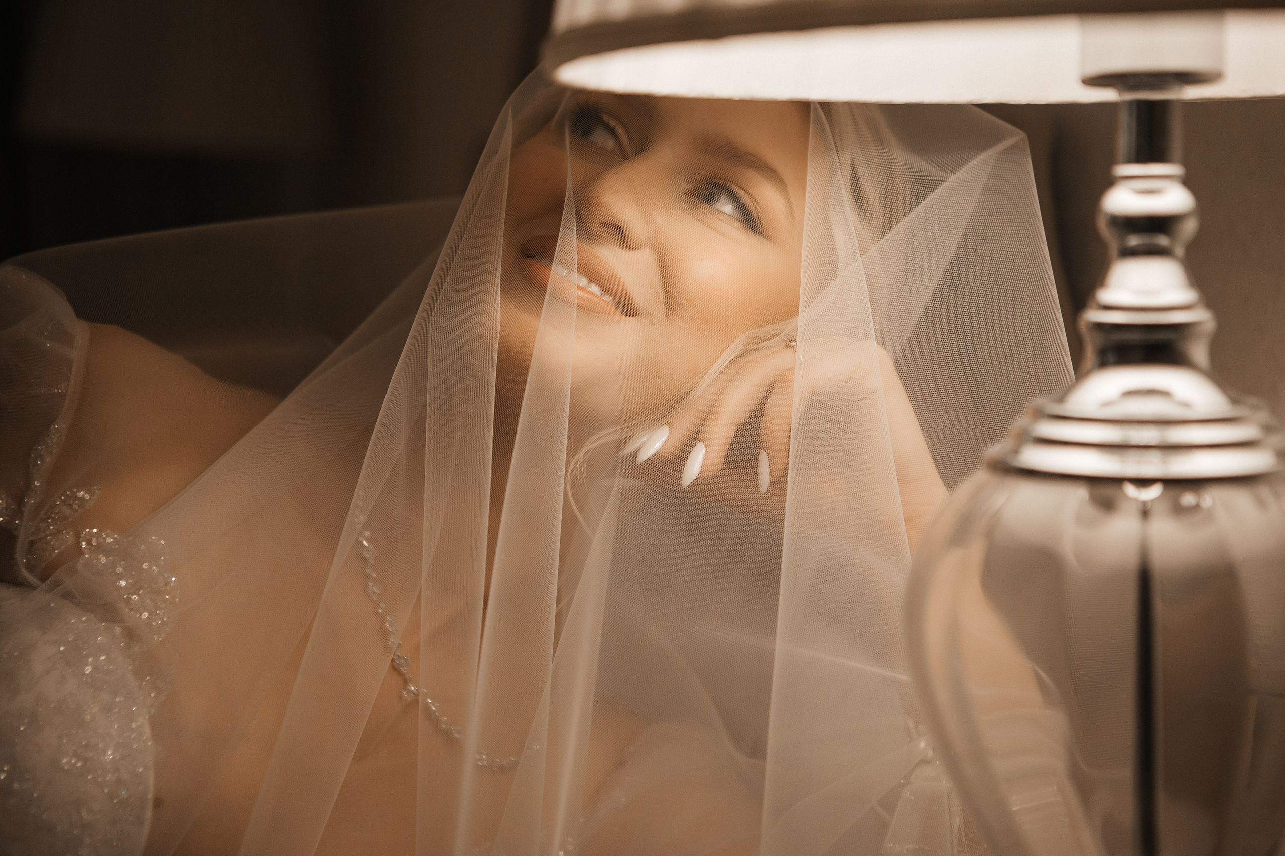 Евгения и Николай утренние сборы. Свадебный фотограф Виктория Чуйко Магнитогорск. Визуал для бизнеса