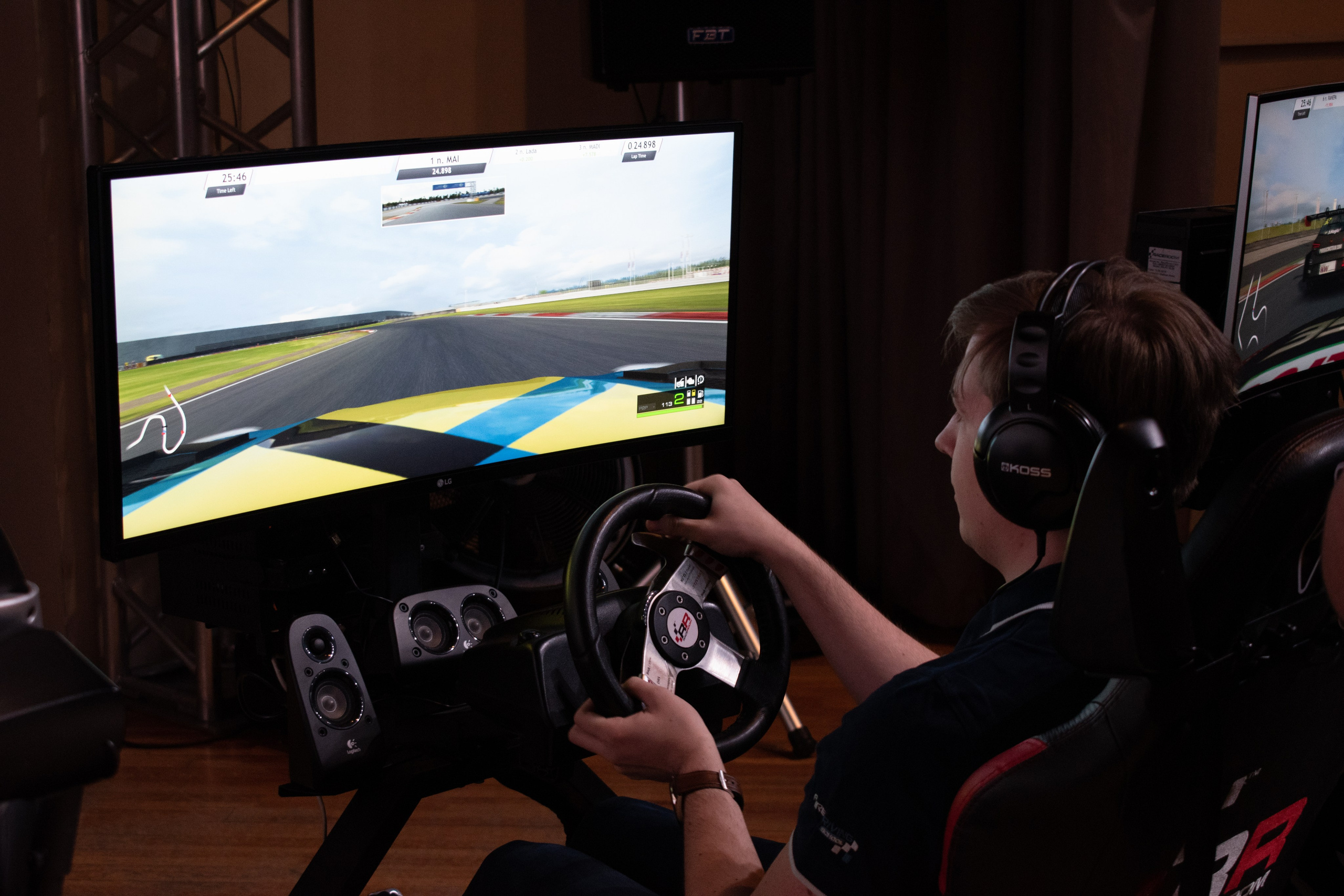 RaceRoom — Командный турнир среди ВУЗов города Москвы | 22.02.20. Репортажный фотограф Сыбер Мартти