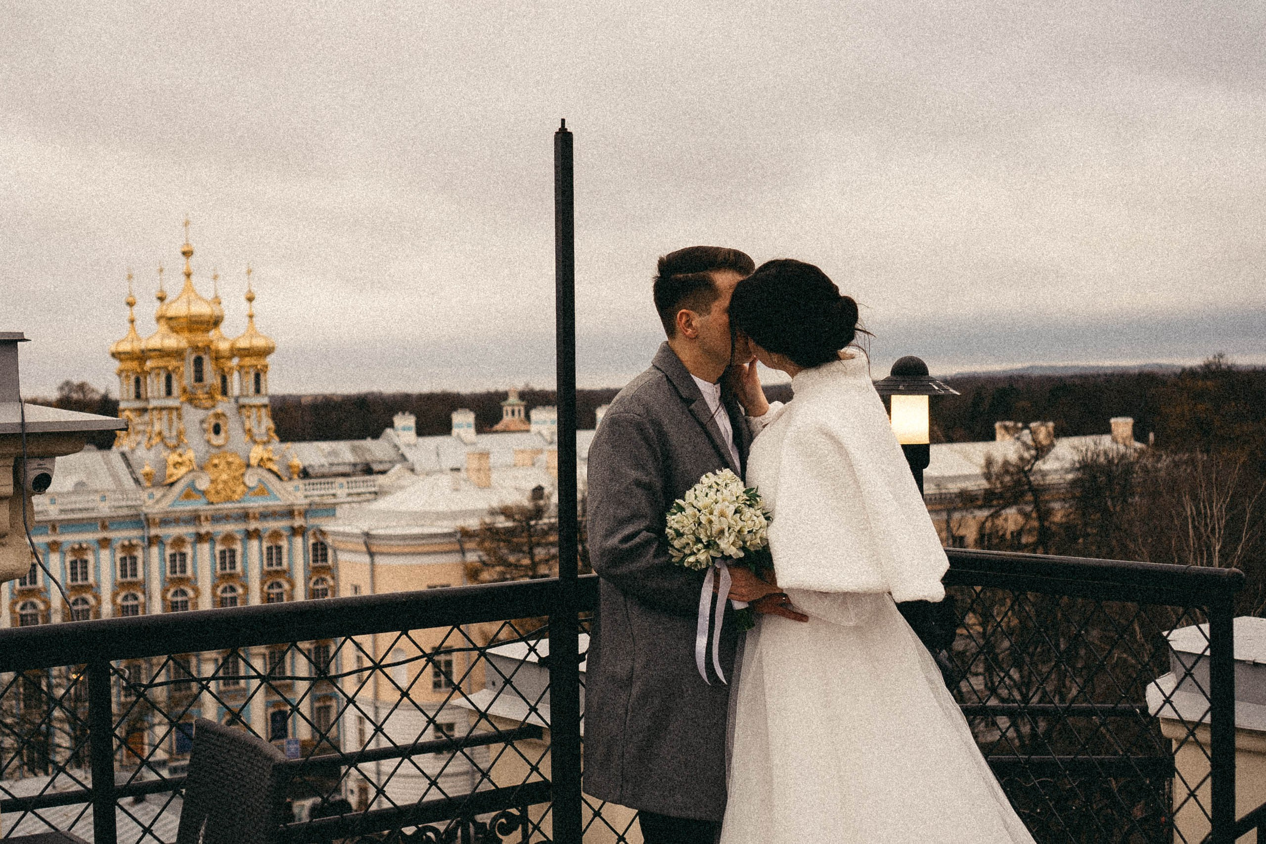 СВАДЕБНАЯ СЬЕМКА ПАРЫ В ГОРОДЕ ПУШКИН В ПАРКЕ ЕКАТЕРИНЕНСКОМ В НОЯБРЕ. Профессиональный фотограф, Санкт-Петербург — Виктория Богомолова