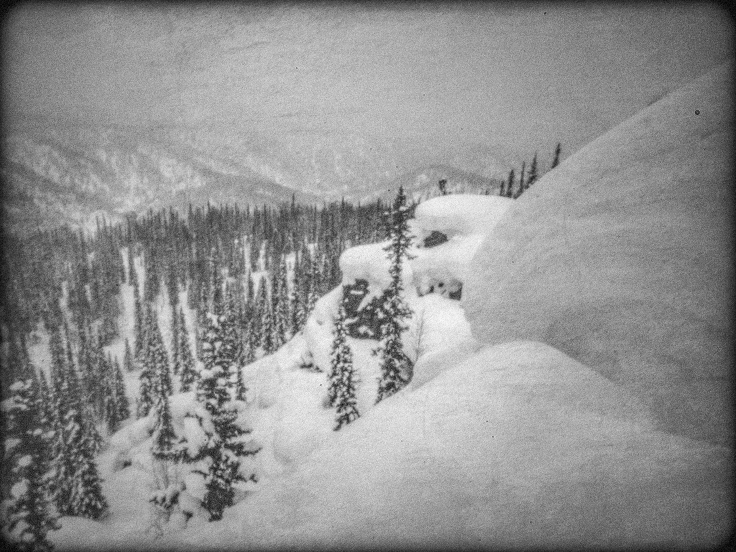 Поднебесные зубья, кемеровская область, пинхол, черно-белая фотография, поход на снегоступах, зима 2026, арт-фотография, фотограф Новосибирск