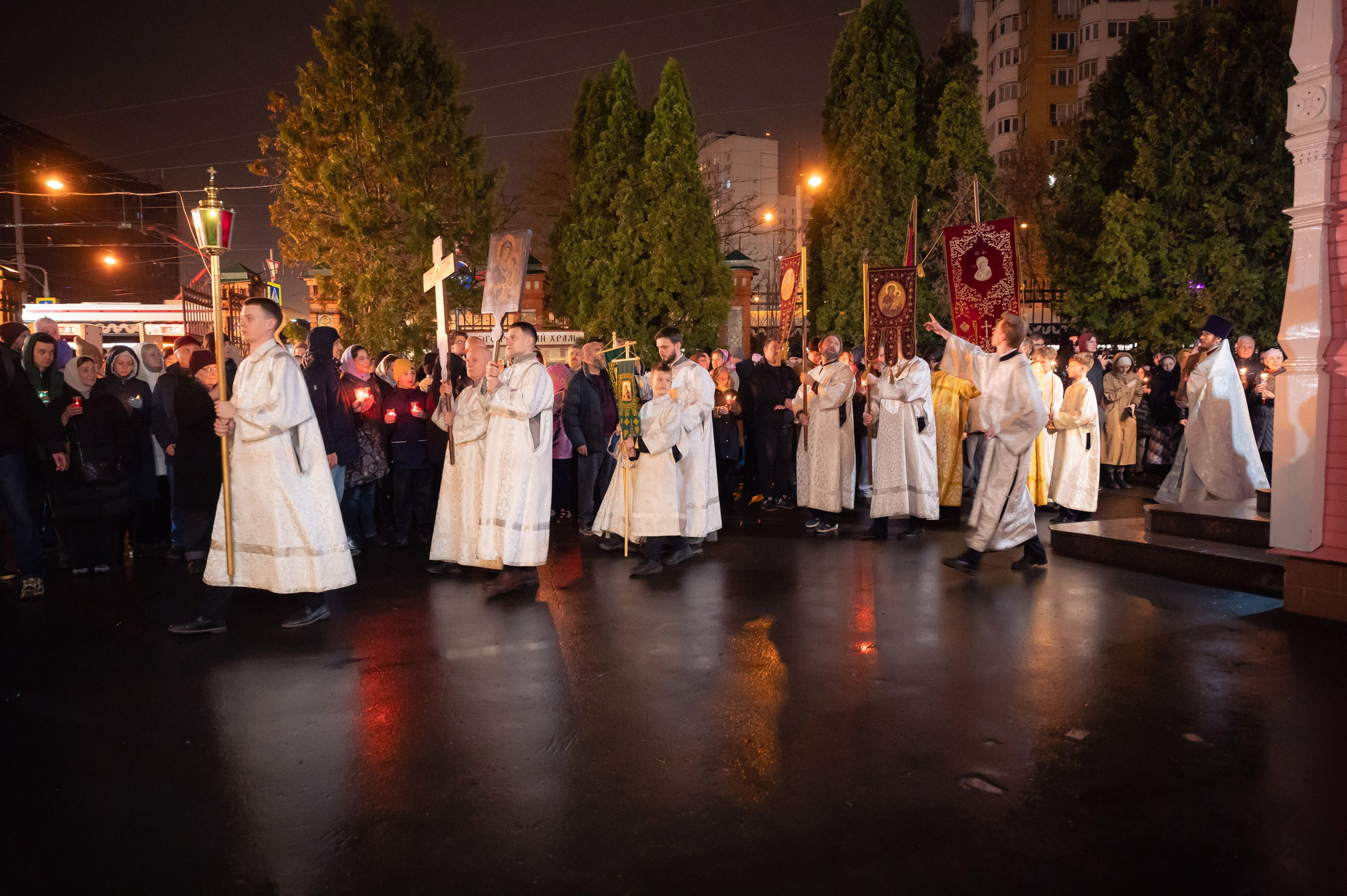 Богородский храм. Пасха. Полунощница, Божественная литургия. Антон и Татьяна Денисенко — В храме