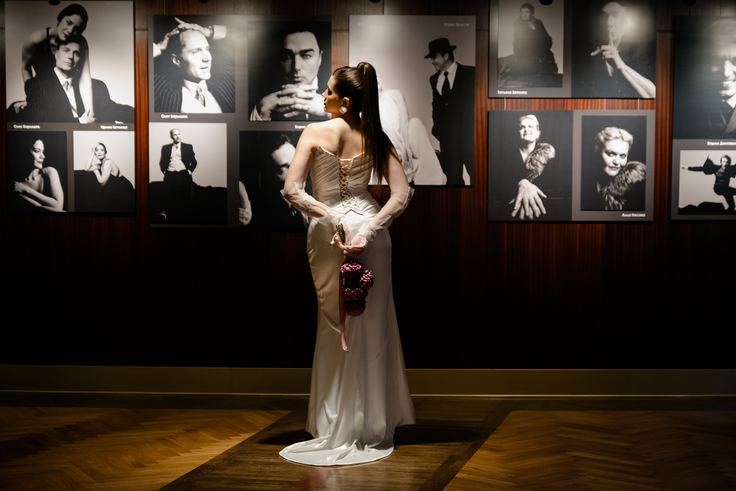 Свадебная фотосессия в театре драмы имени Наума Орлова. Свадебный фотограф в Челябинске Сырчикова Наталья