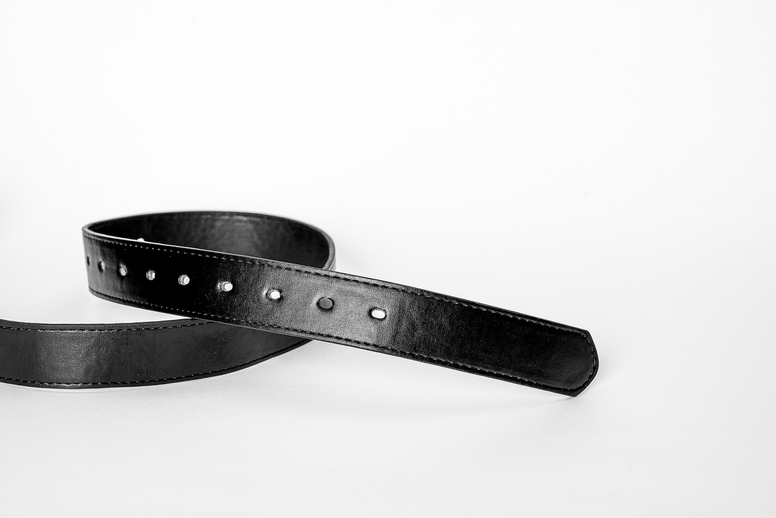 Аксессуары на белом фоне