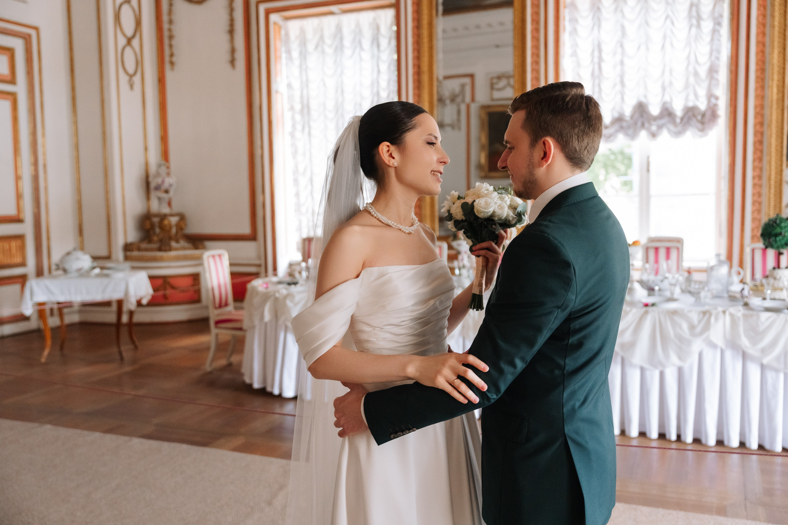 Влад и Илина в Кусково. Свадебный фотограф в Москве Анна Полушина