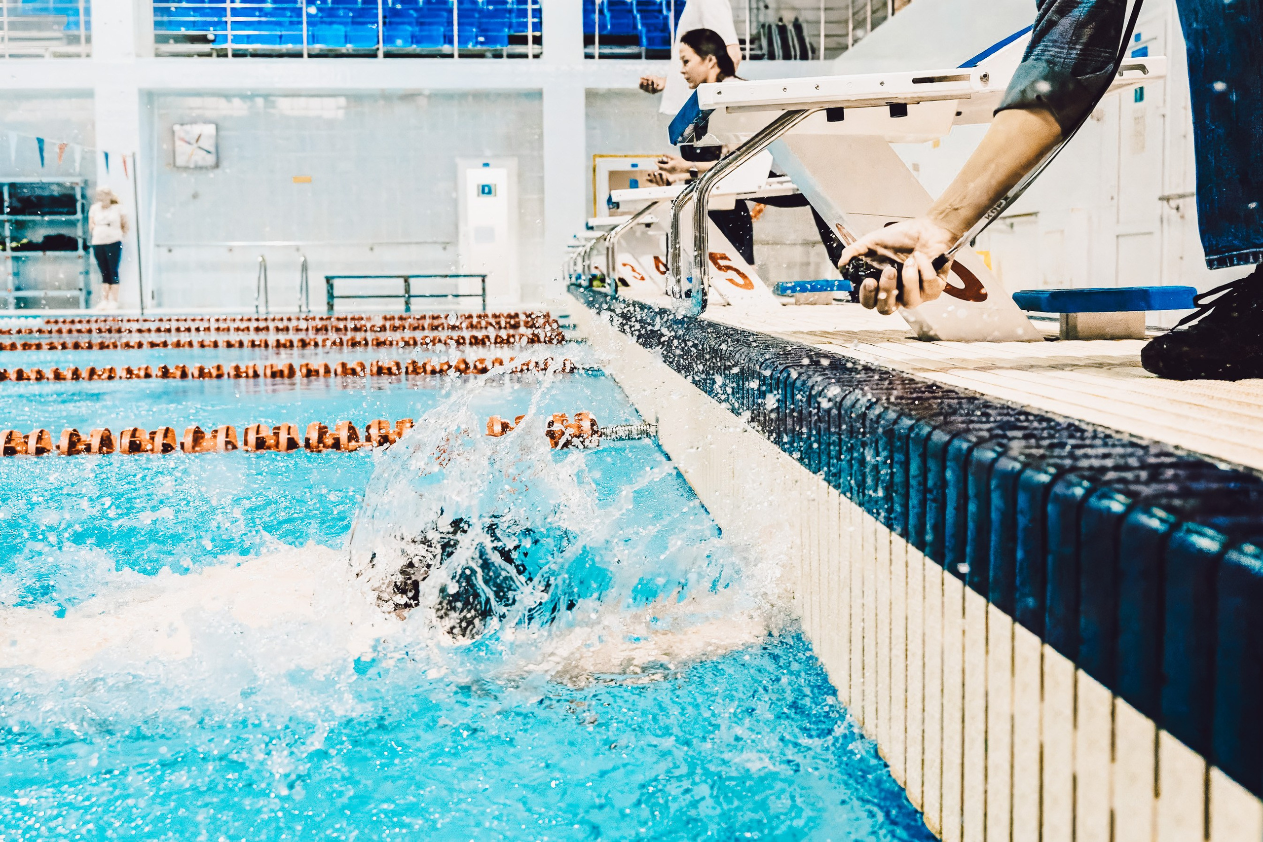 Случайно в бассеине. Портретный фотограф в Санкт-Петербурге Дария Сыч
