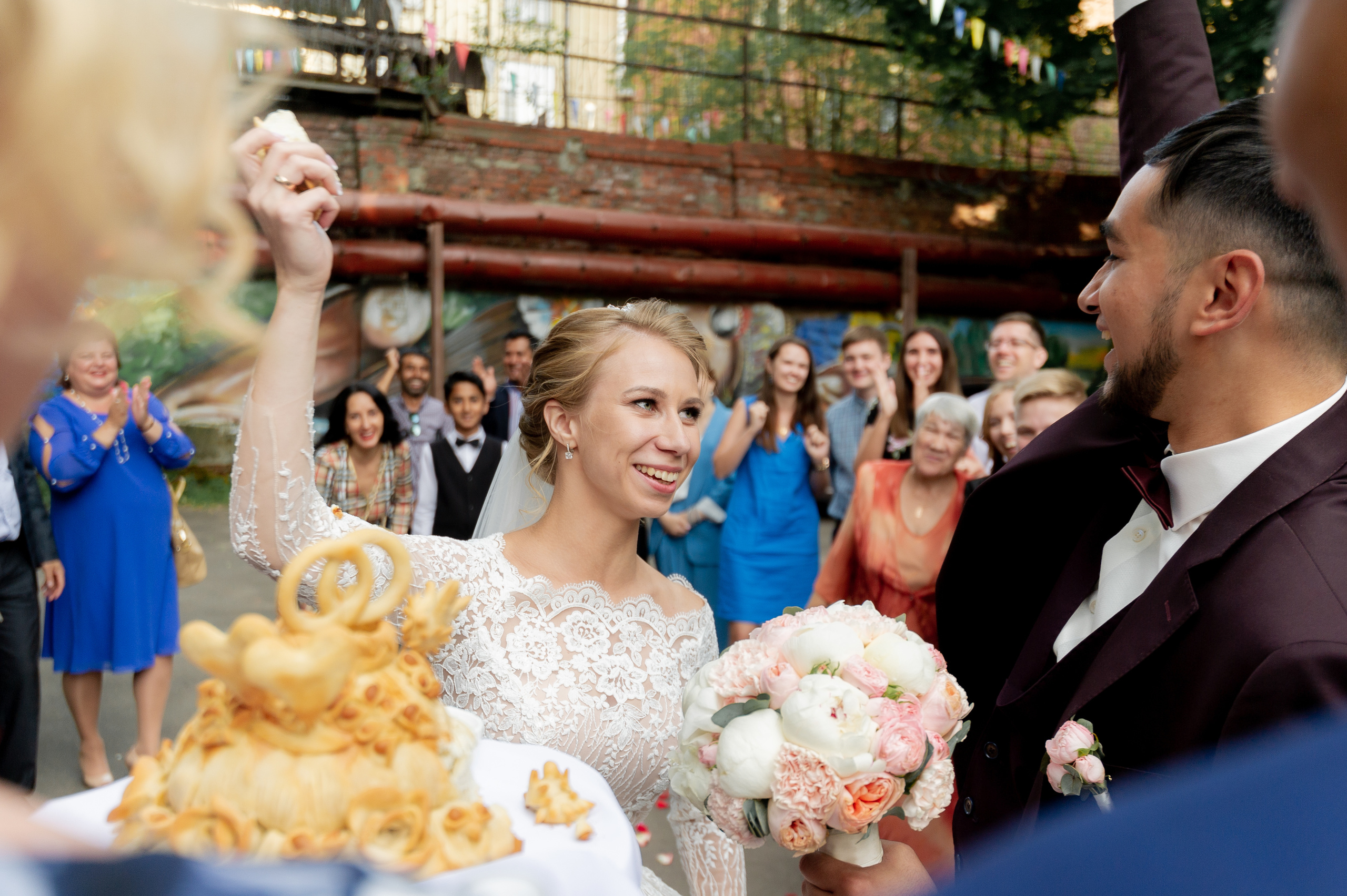 Свадебные фотографии с ретро автомобилем. Свадебный фотограф Наталья Немцева в Санкт-Петербурге