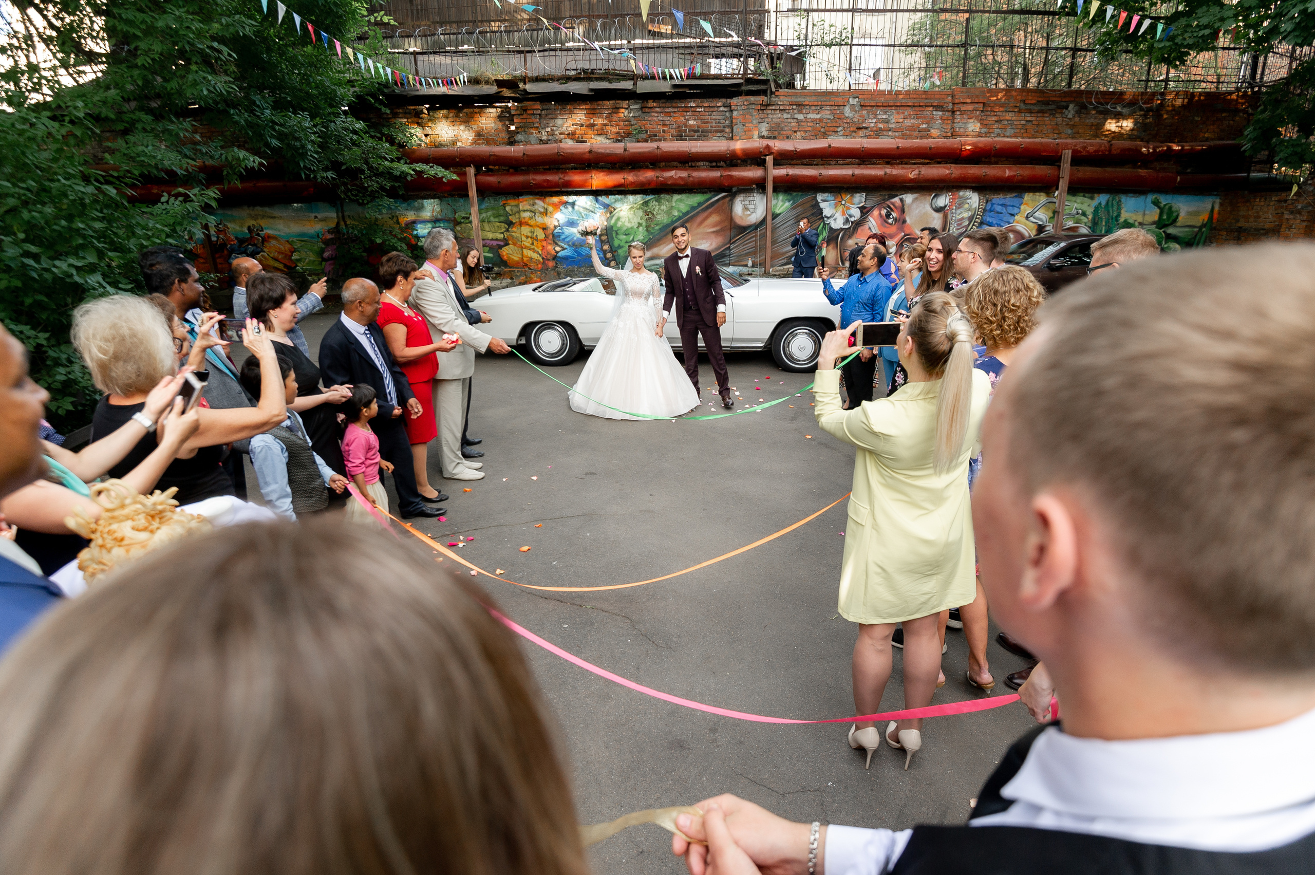 Свадебные фотографии с ретро автомобилем. Свадебный фотограф Наталья Немцева в Санкт-Петербурге