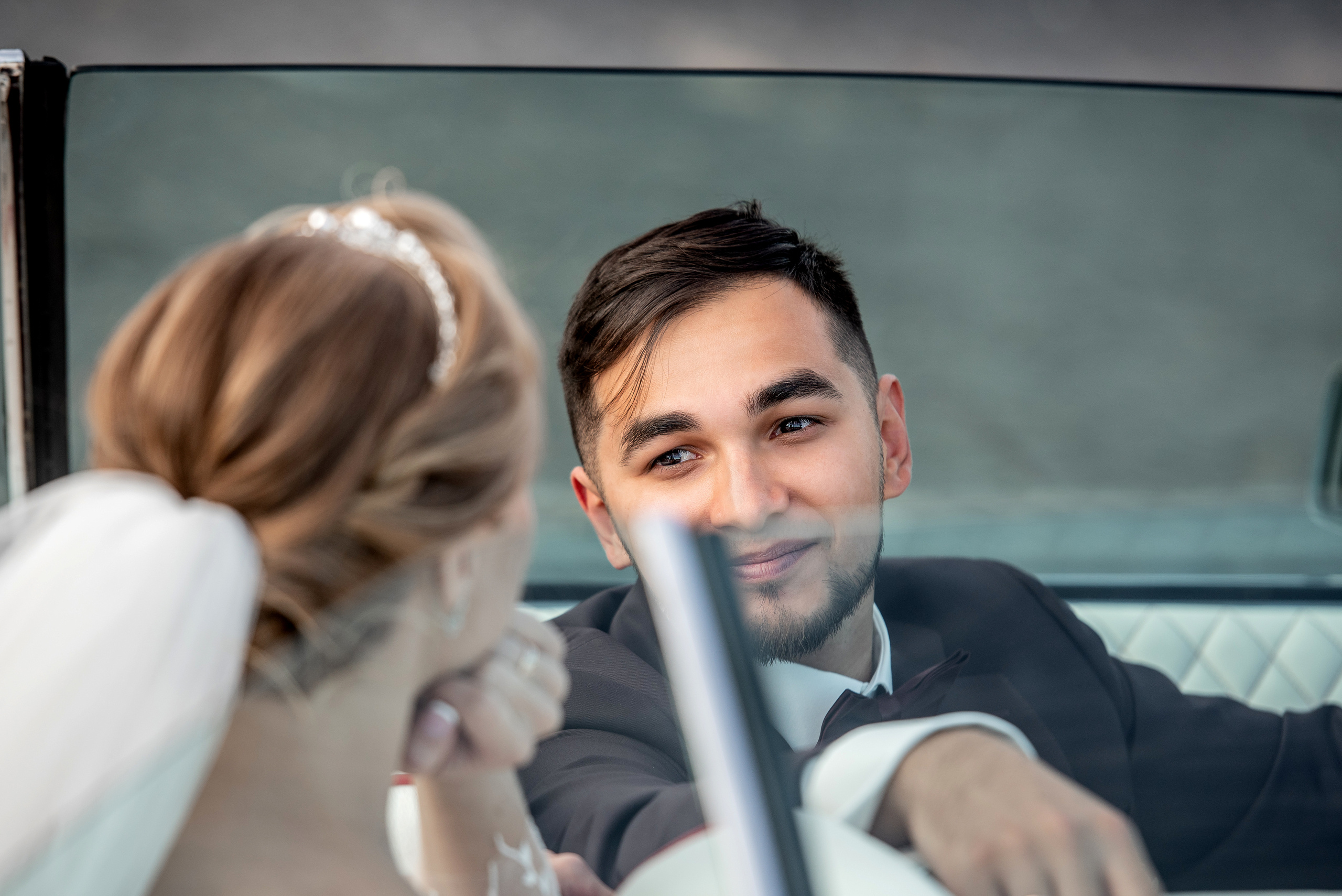 Свадебные фотографии с ретро автомобилем. Свадебный фотограф Наталья Немцева в Санкт-Петербурге