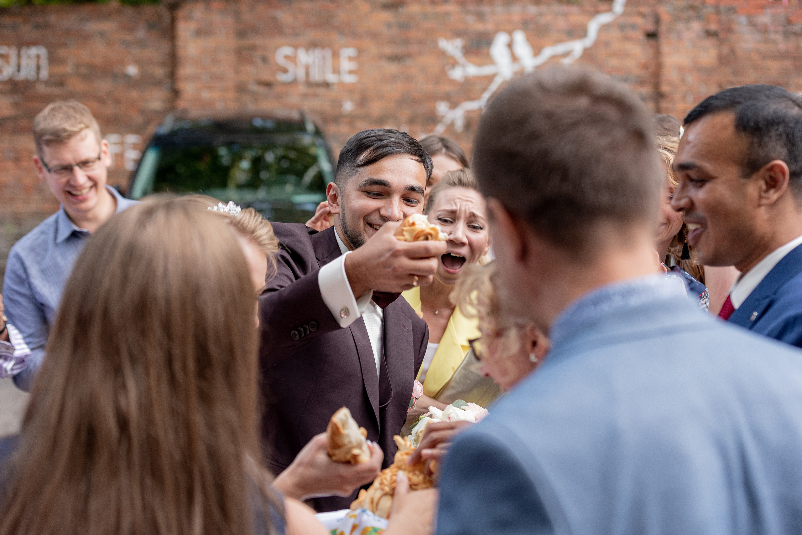 Свадебные фотографии с ретро автомобилем. Свадебный фотограф Наталья Немцева в Санкт-Петербурге