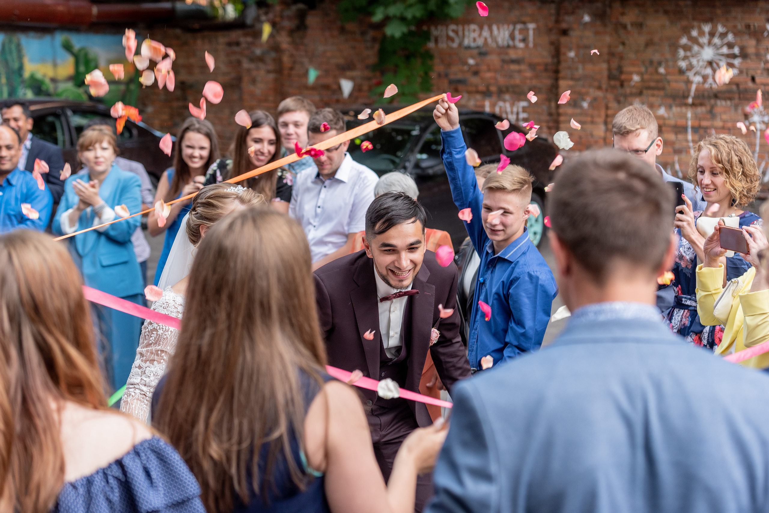 Свадебные фотографии с ретро автомобилем. Свадебный фотограф Наталья Немцева в Санкт-Петербурге