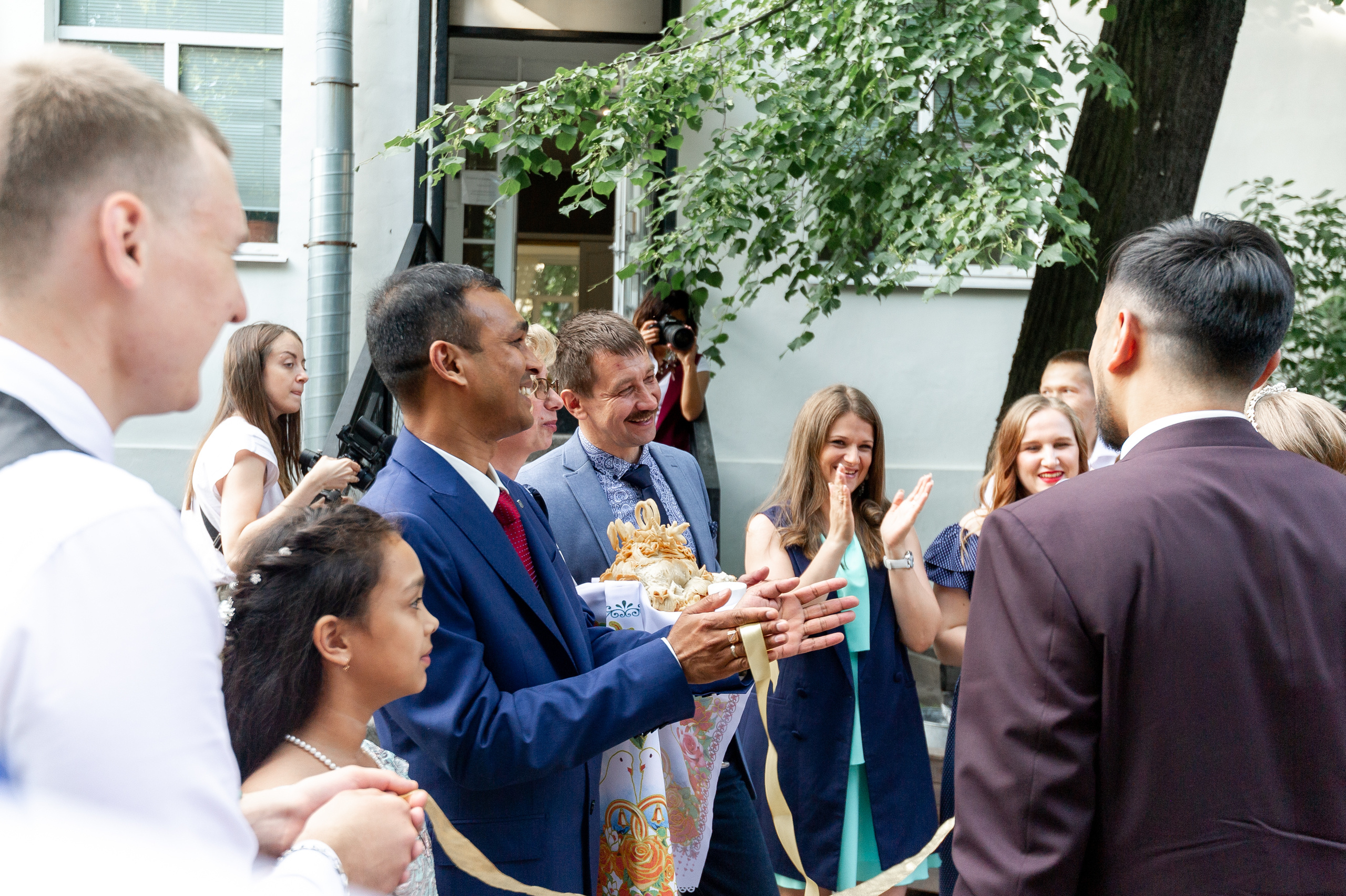 Свадебные фотографии с ретро автомобилем. Свадебный фотограф Наталья Немцева в Санкт-Петербурге