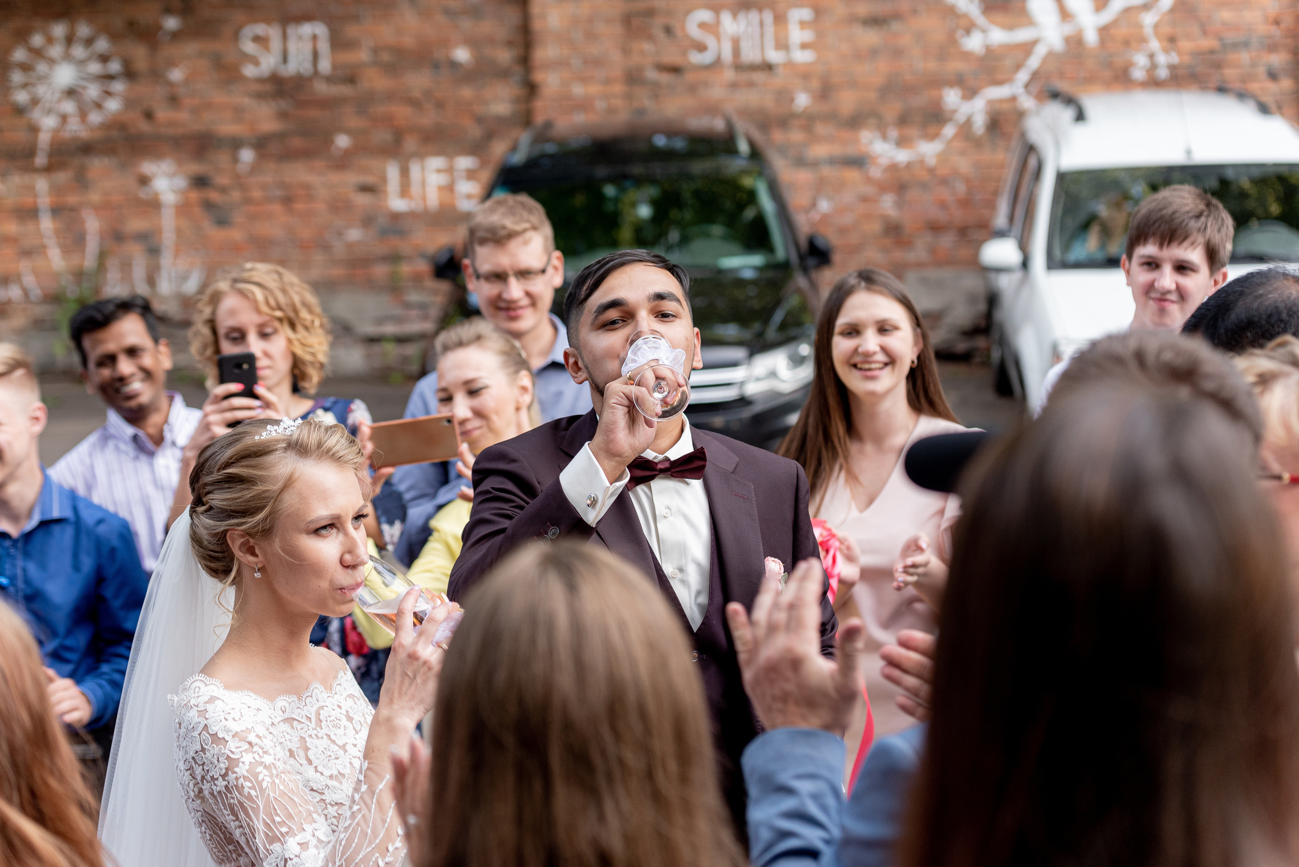 Свадебные фотографии с ретро автомобилем. Свадебный фотограф Наталья Немцева в Санкт-Петербурге