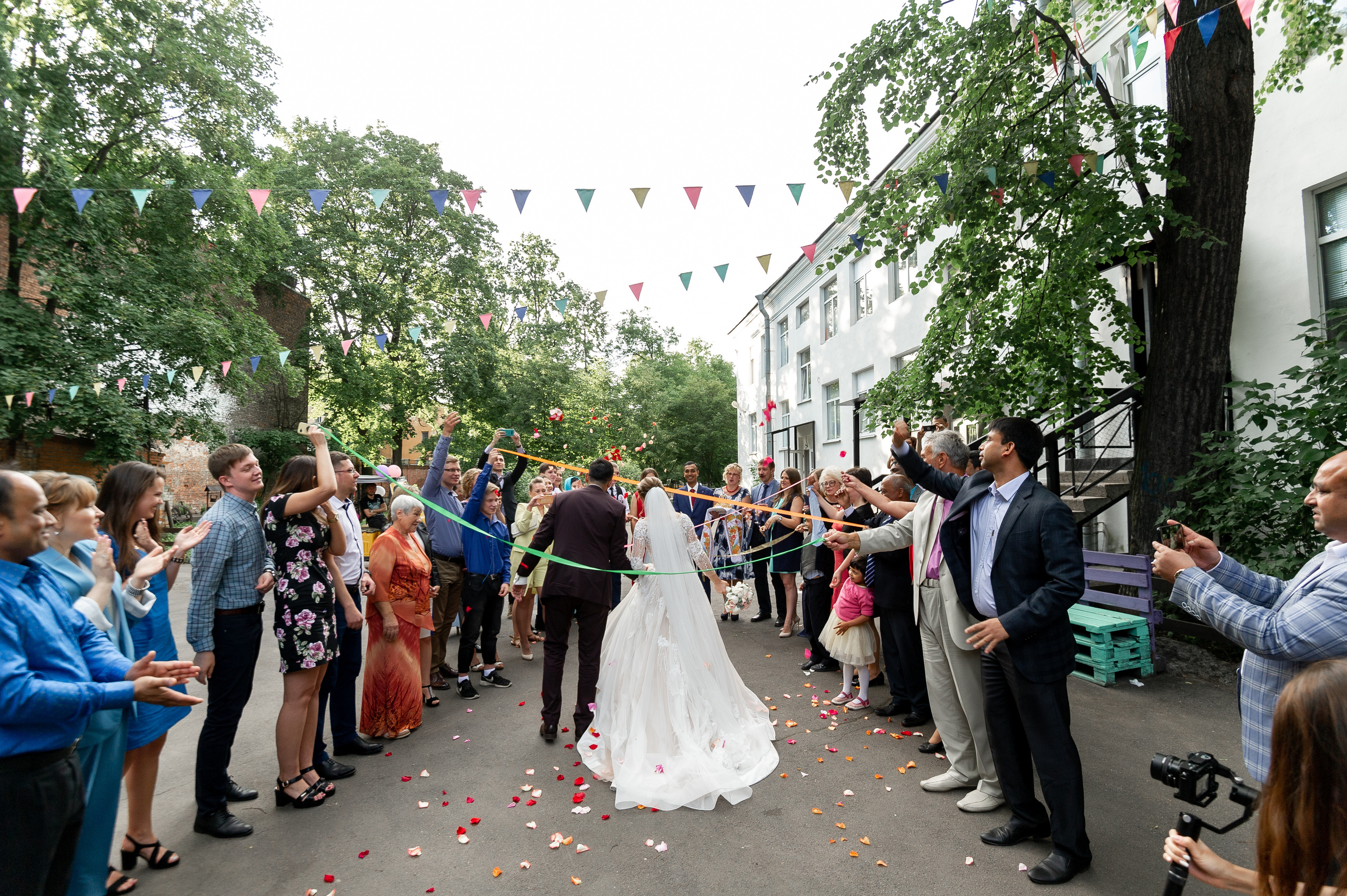 Свадебные фотографии с ретро автомобилем. Свадебный фотограф Наталья Немцева в Санкт-Петербурге