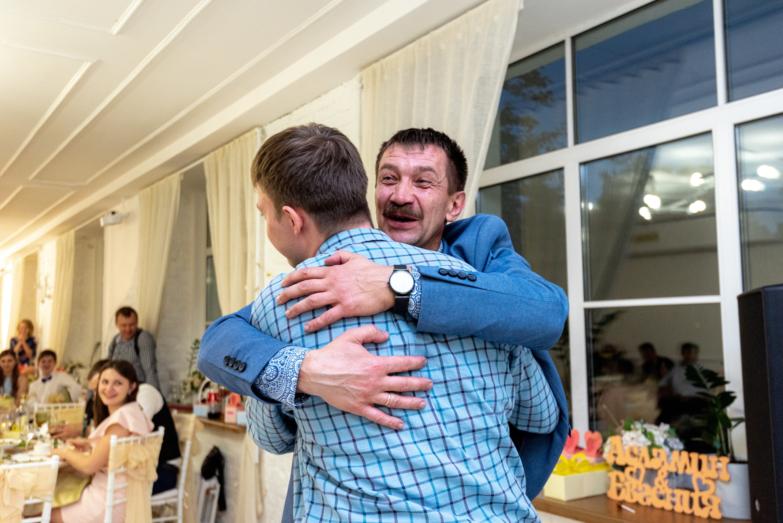 Свадебные фотографии с ретро автомобилем. Свадебный фотограф Наталья Немцева в Санкт-Петербурге