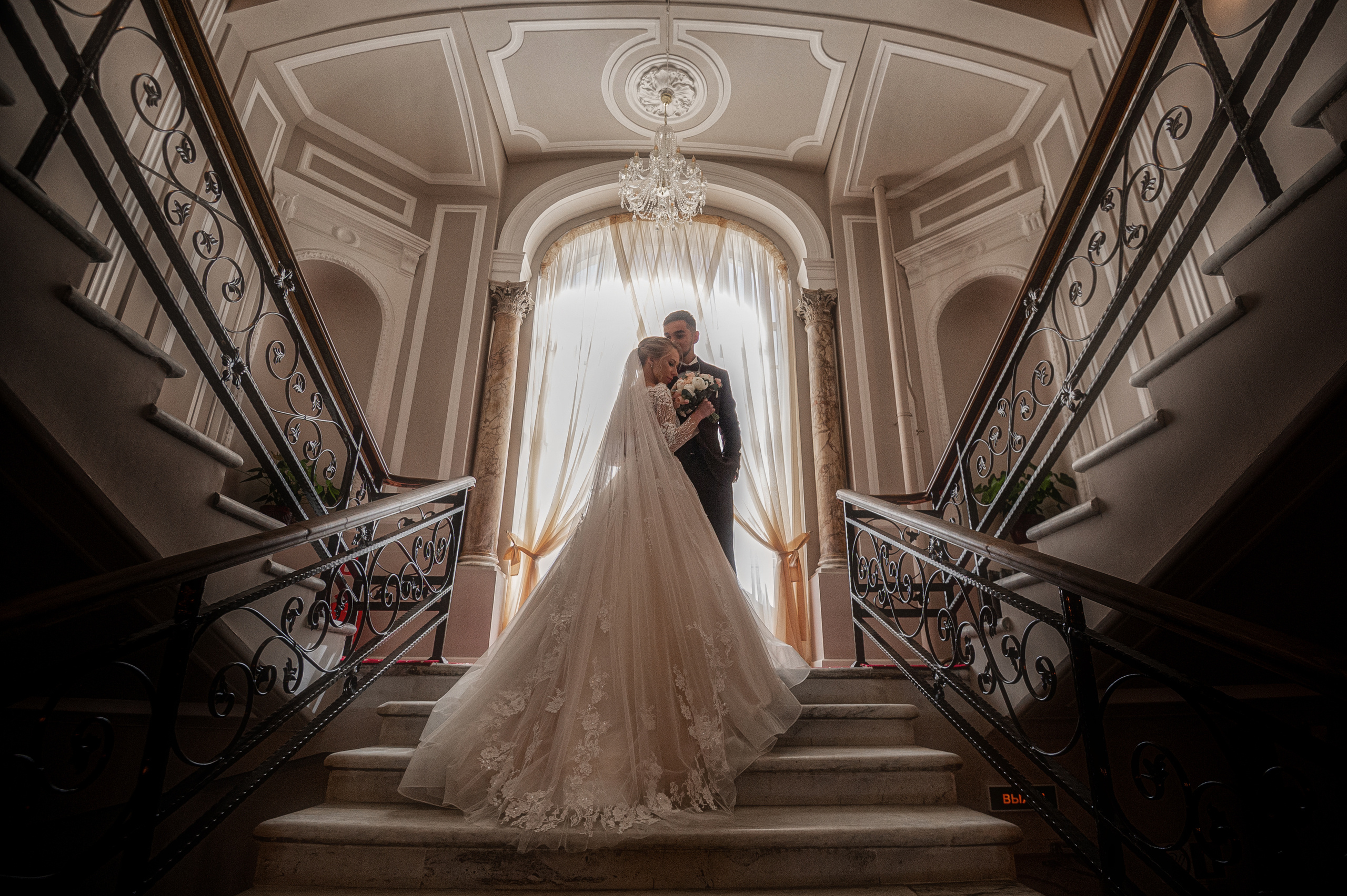 Свадебные фотографии с ретро автомобилем. Свадебный фотограф Наталья Немцева в Санкт-Петербурге