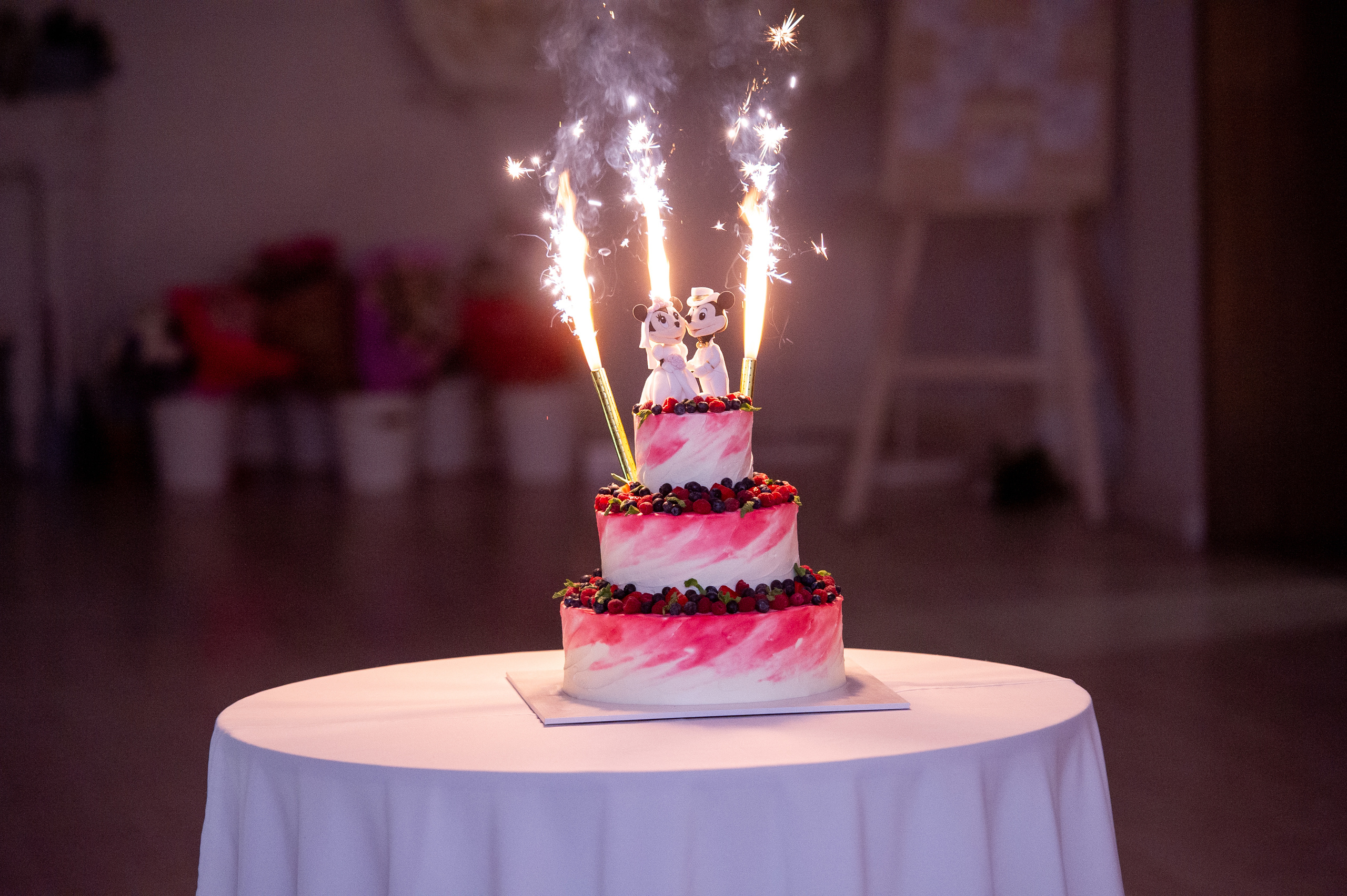 Свадебные фотографии с ретро автомобилем. Свадебный фотограф Наталья Немцева в Санкт-Петербурге