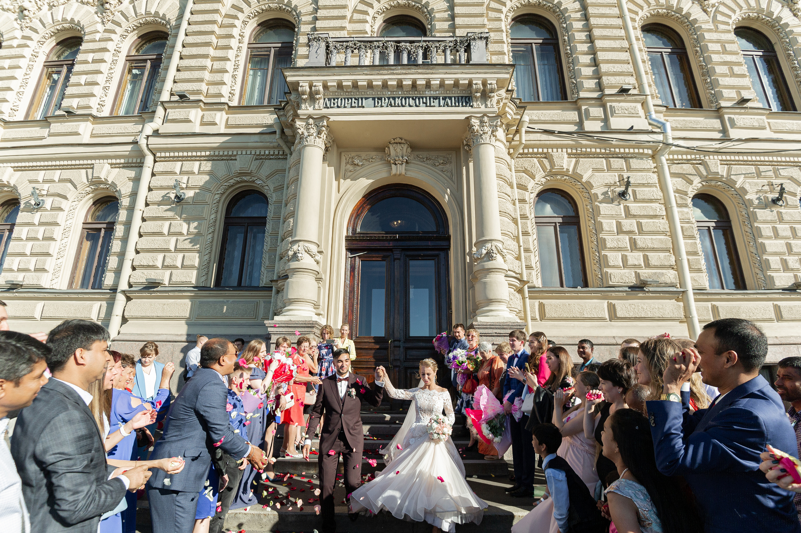 Свадебные фотографии с ретро автомобилем. Свадебный фотограф Наталья Немцева в Санкт-Петербурге