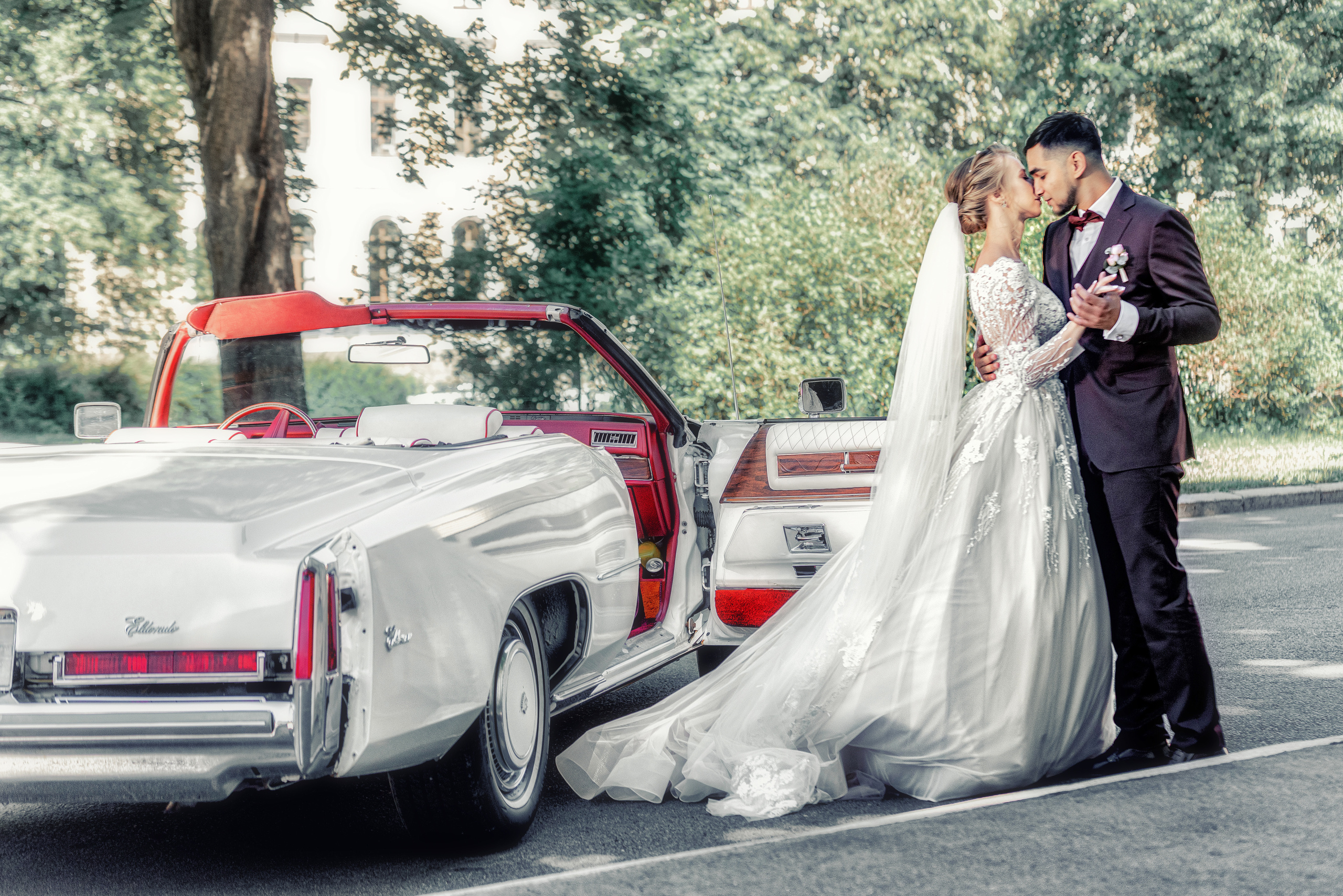 Свадебные фотографии с ретро автомобилем. Свадебный фотограф Наталья Немцева в Санкт-Петербурге