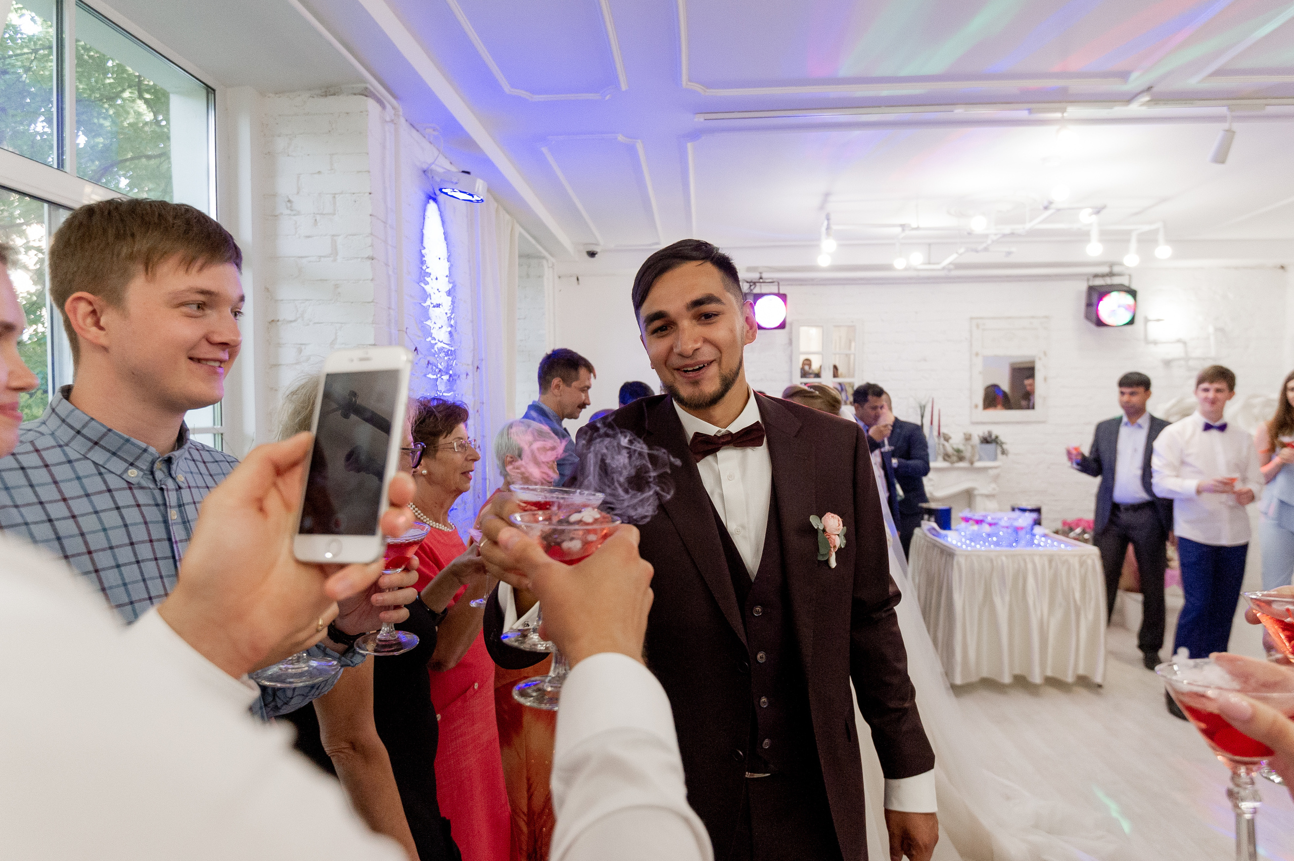 Свадебные фотографии с ретро автомобилем. Свадебный фотограф Наталья Немцева в Санкт-Петербурге