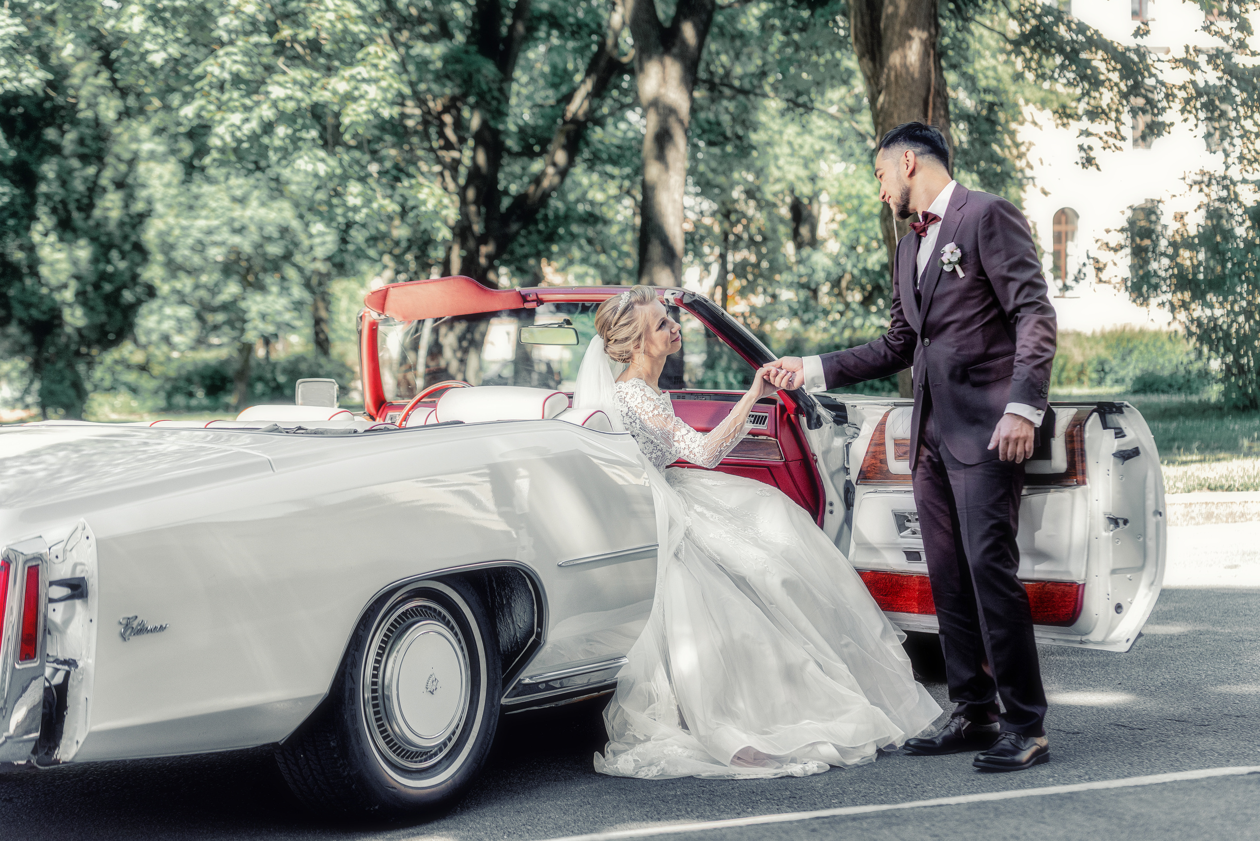 Свадебные фотографии с ретро автомобилем. Свадебный фотограф Наталья Немцева в Санкт-Петербурге