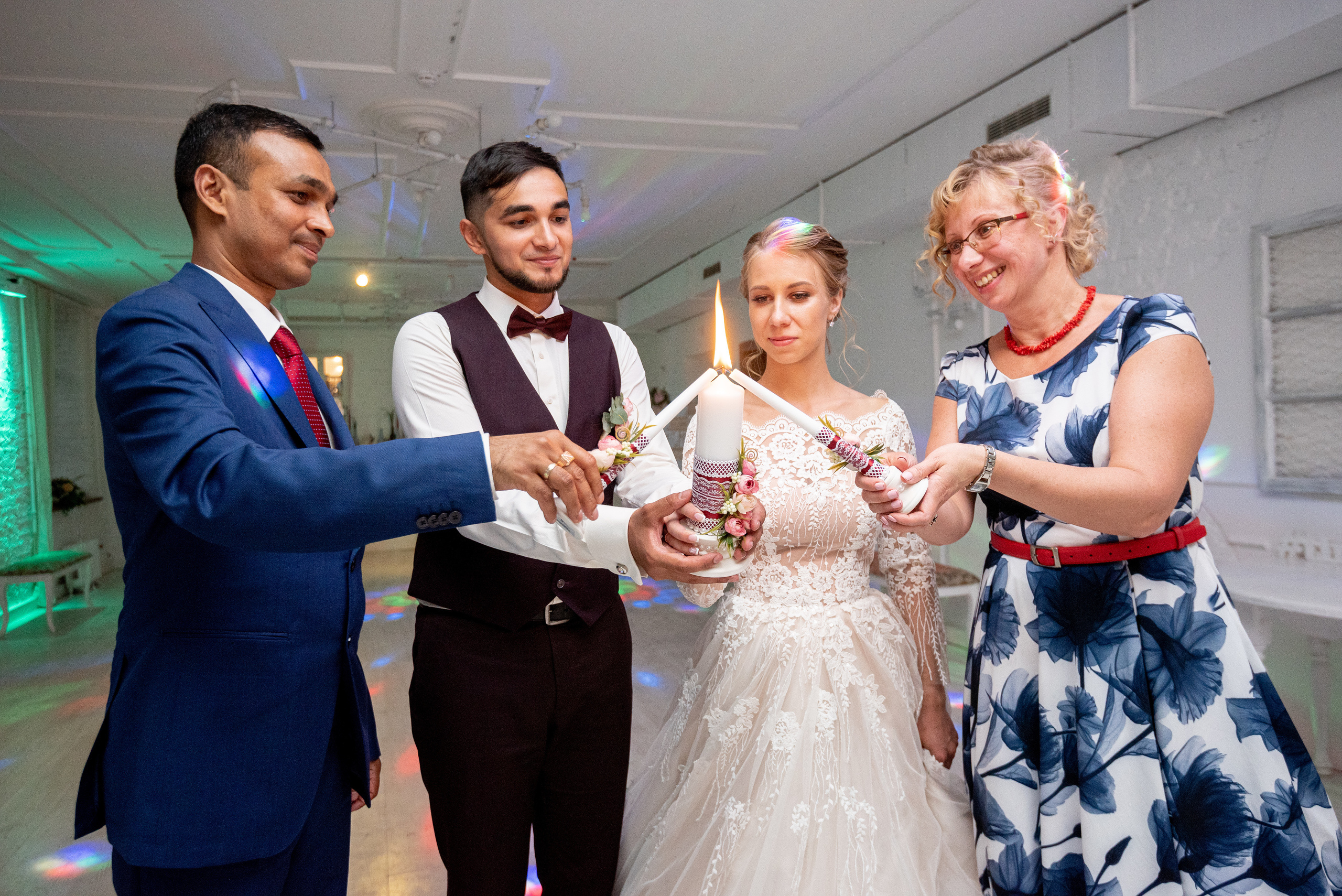 Свадебные фотографии с ретро автомобилем. Свадебный фотограф Наталья Немцева в Санкт-Петербурге