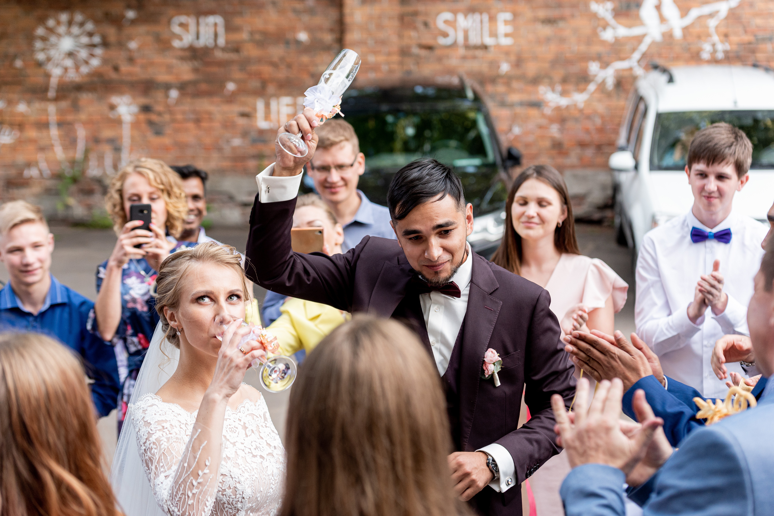 Свадебные фотографии с ретро автомобилем. Свадебный фотограф Наталья Немцева в Санкт-Петербурге