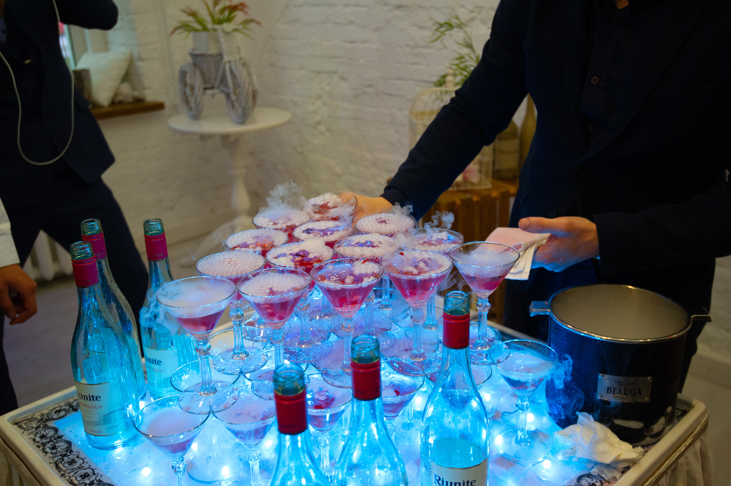 Свадебные фотографии с ретро автомобилем. Свадебный фотограф Наталья Немцева в Санкт-Петербурге