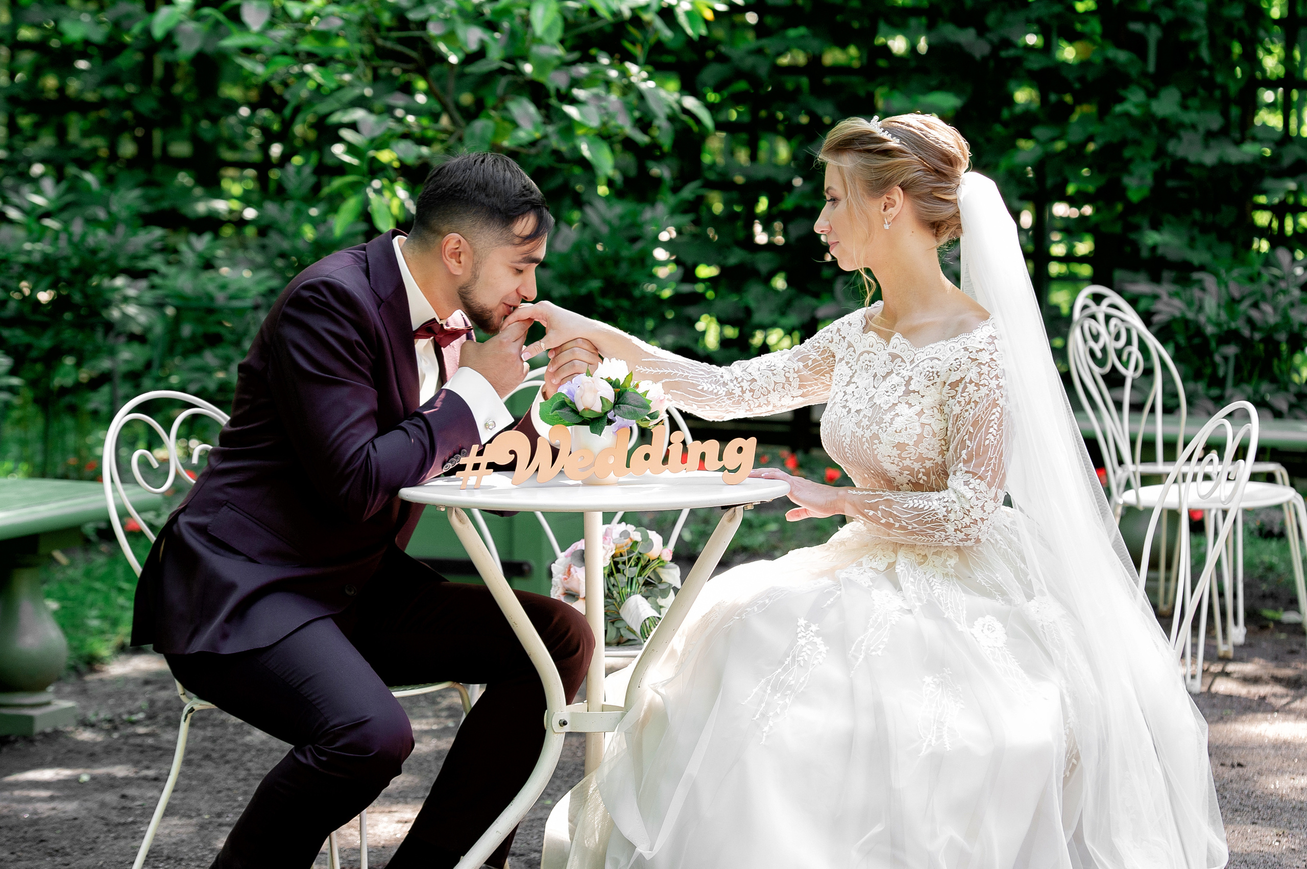 Свадебные фотографии с ретро автомобилем. Свадебный фотограф Наталья Немцева в Санкт-Петербурге