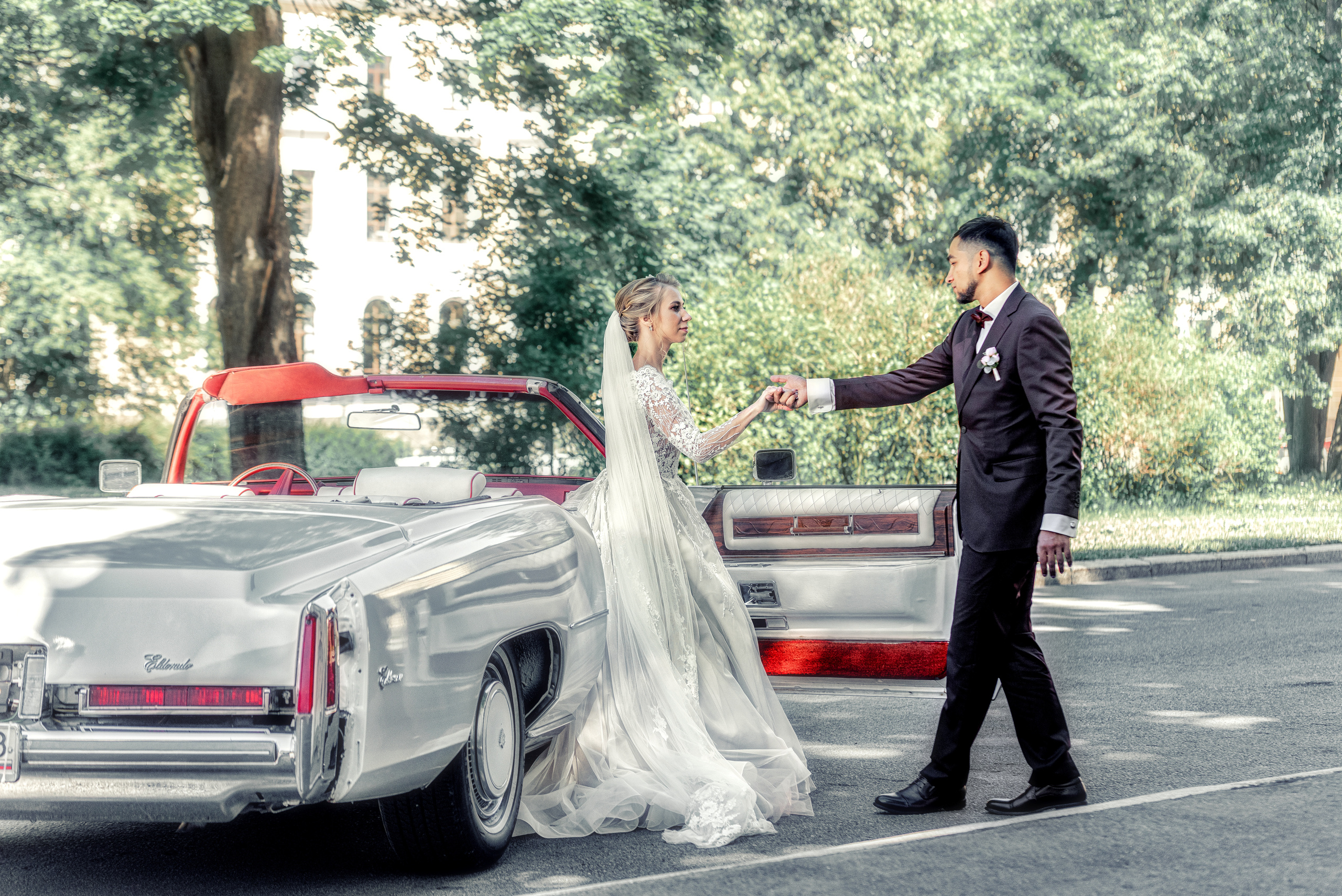 Свадебные фотографии с ретро автомобилем. Свадебный фотограф Наталья Немцева в Санкт-Петербурге