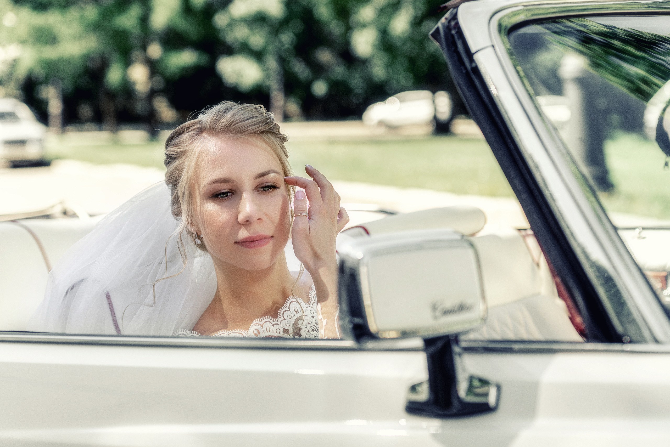 Свадебные фотографии с ретро автомобилем. Свадебный фотограф Наталья Немцева в Санкт-Петербурге