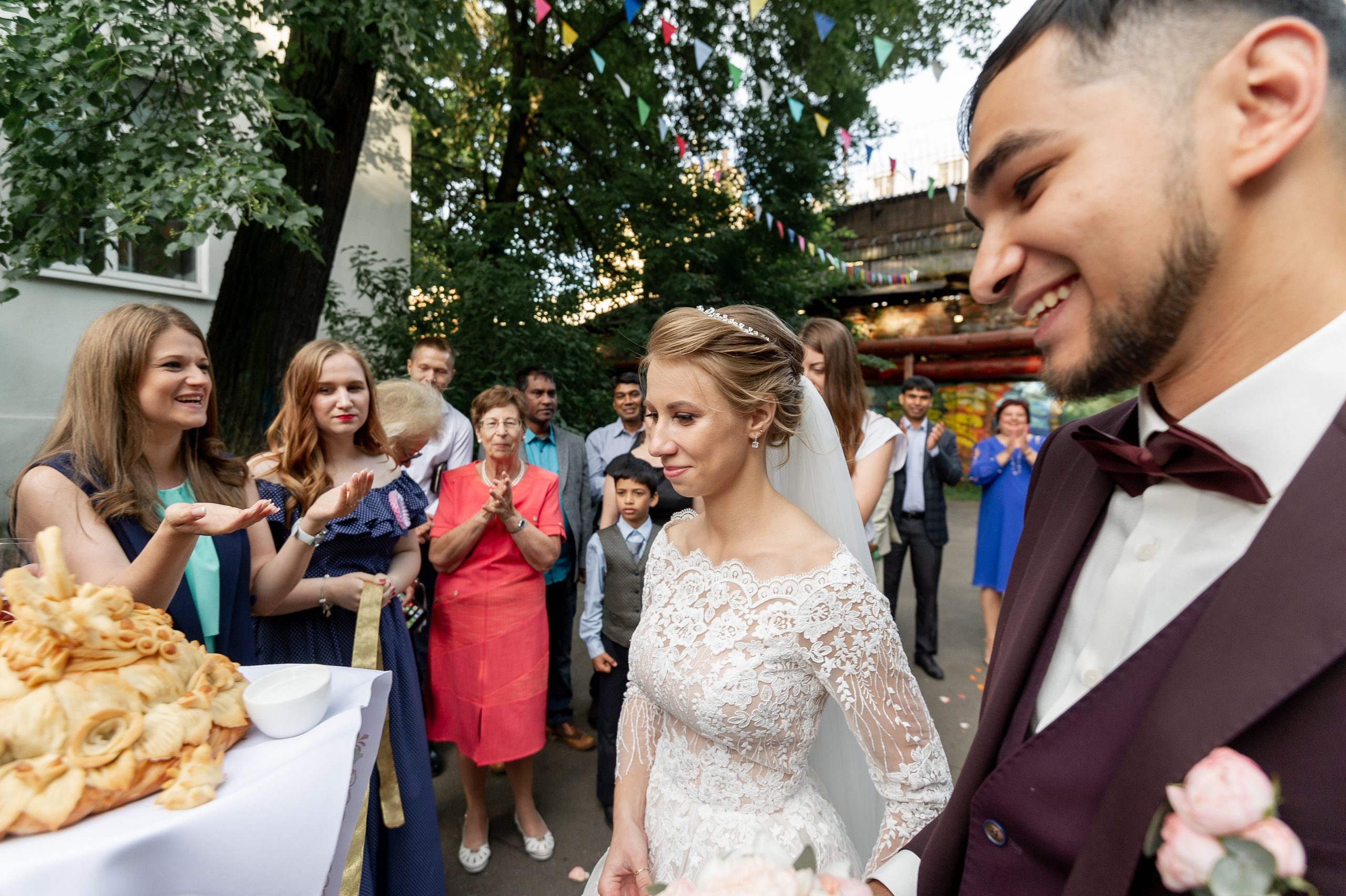 Свадебные фотографии с ретро автомобилем. Свадебный фотограф Наталья Немцева в Санкт-Петербурге